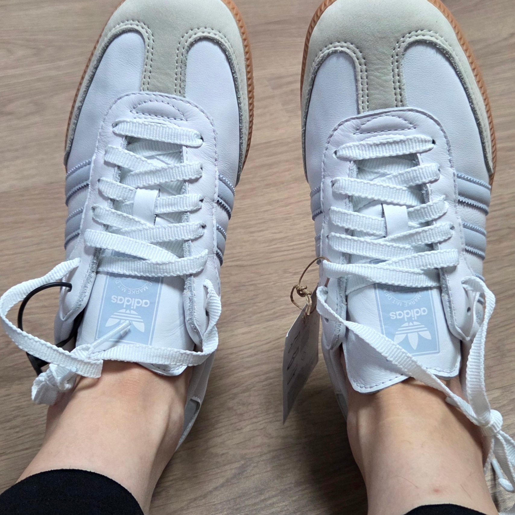 (W) Adidas Samba OG Cloud White Halo Blue 착용 스타일