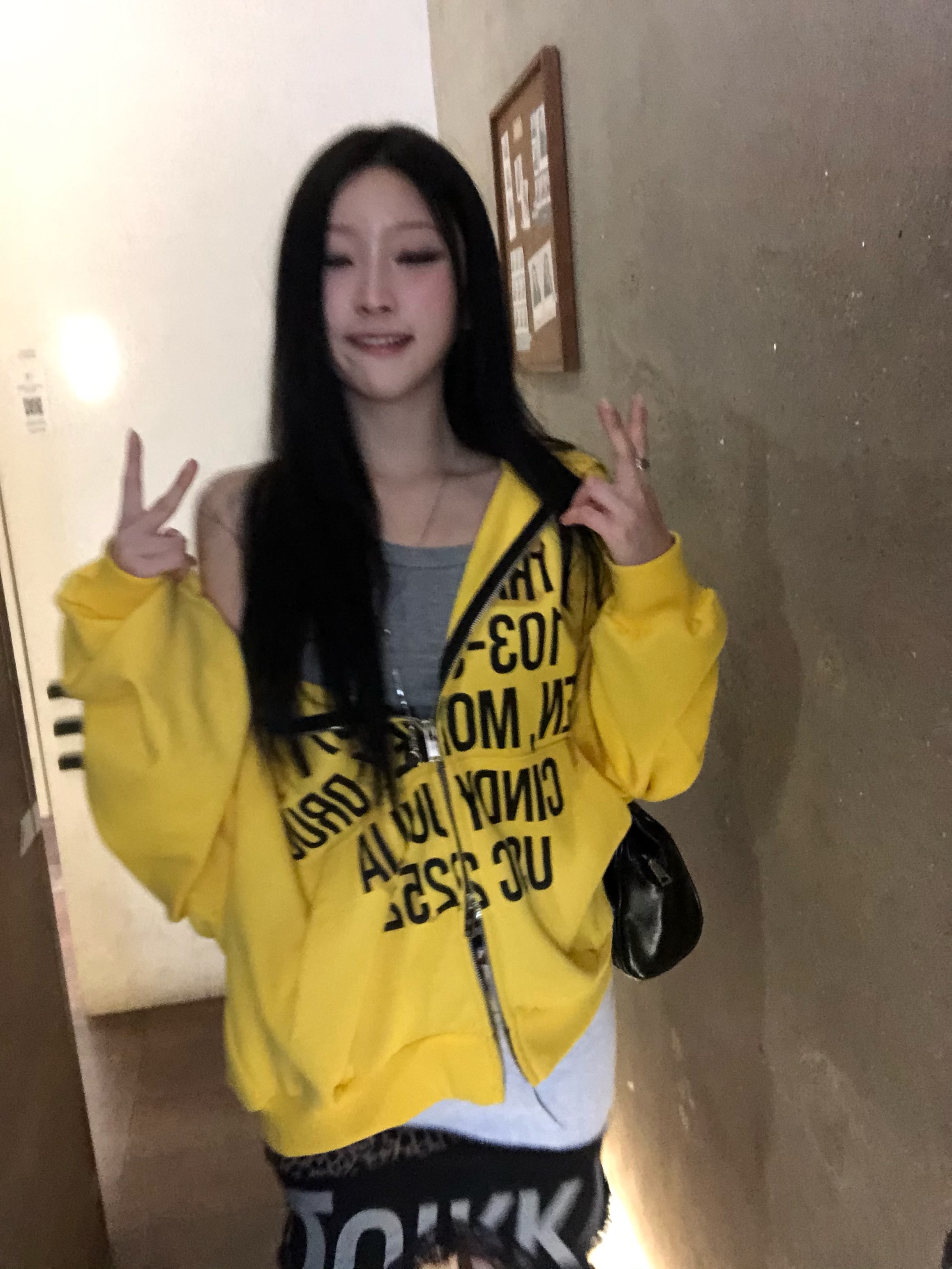PACOSPLY Tracy Zip Up Hoodie Yellow 착용 스타일 - 4