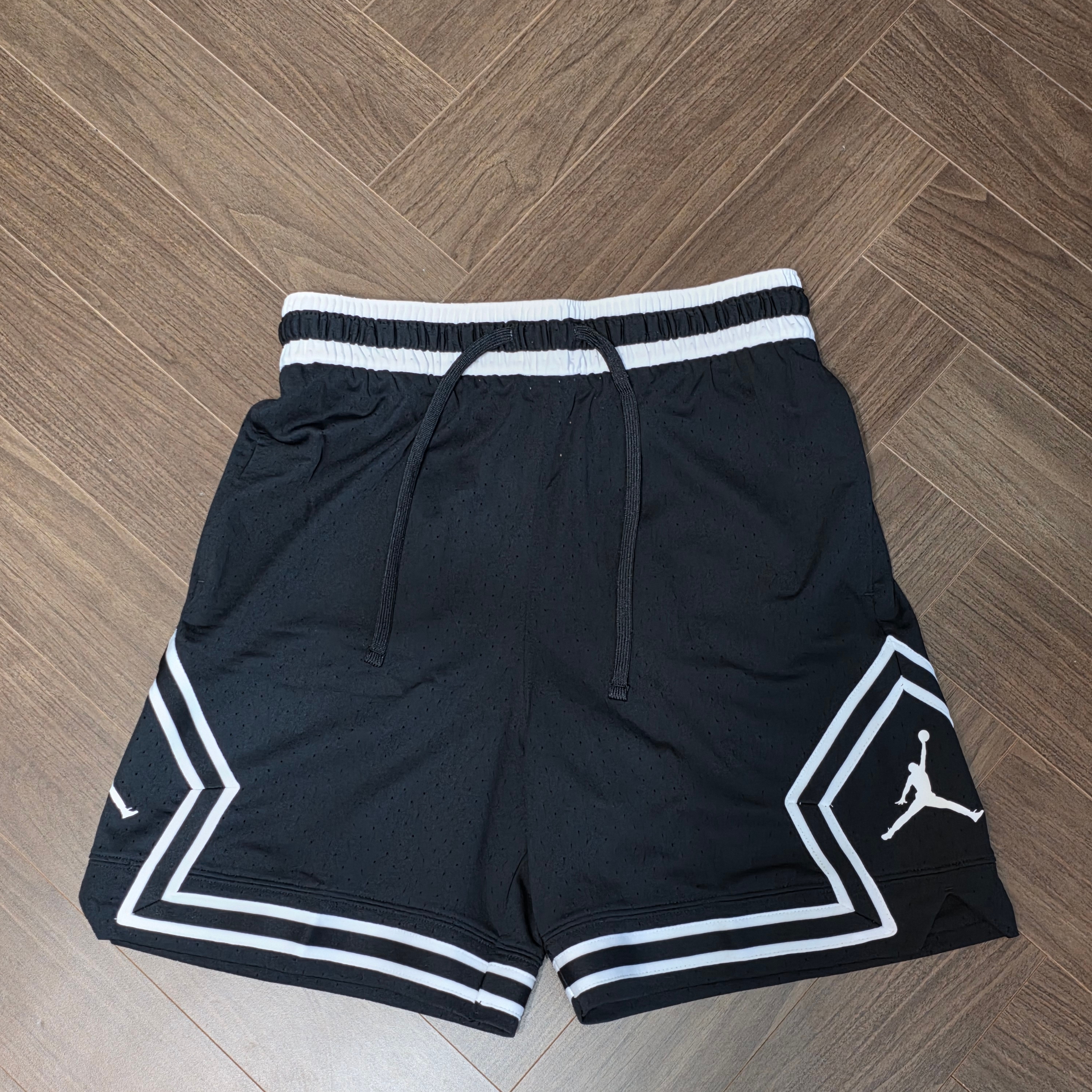 Jordan Sport Dri-Fit Mesh Diamond Shorts Black White 착용 스타일