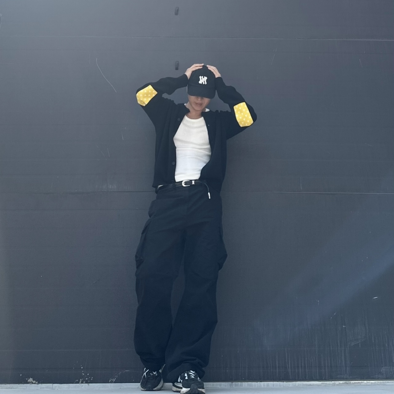 Waviness Round-Neck Elbow Leather Patch Cardigan Zenitsu, Farfromwhat Far Patch Logo Cap Black 착용 스타일 - 1