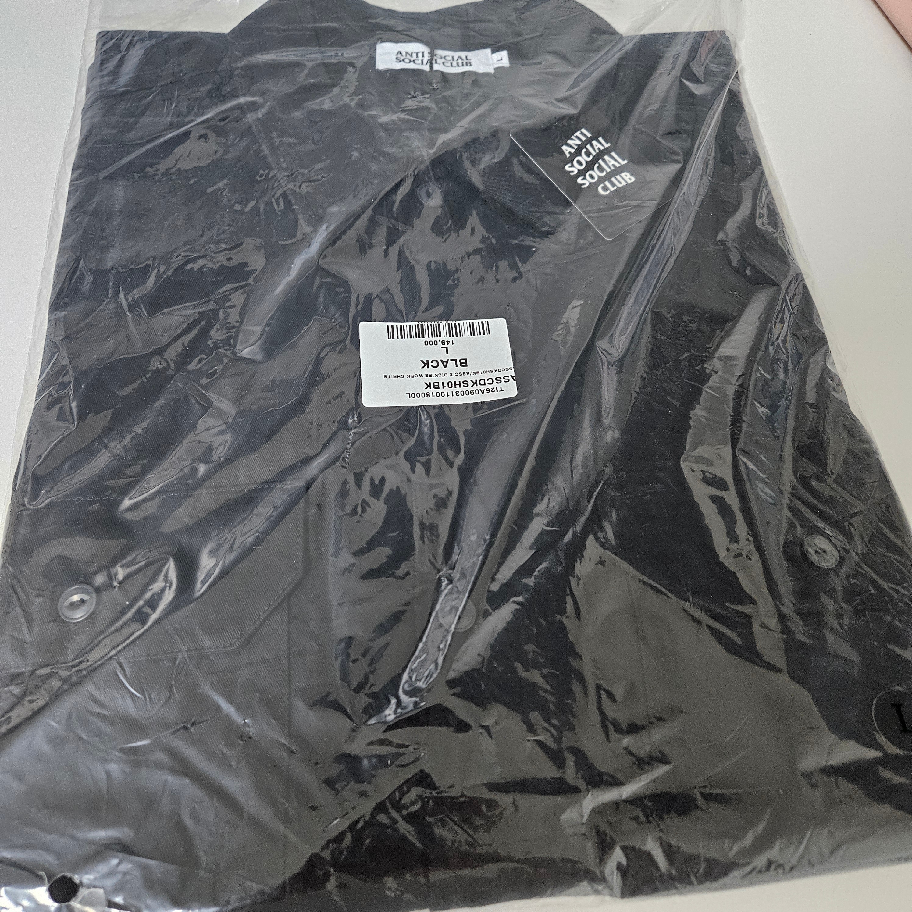 Anti Social Social Club x Dickies Work Shirts Black 착용 스타일