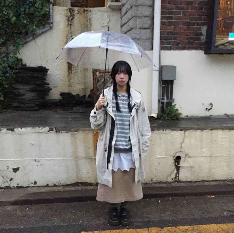 MAINBOOTH Cookie Stripe Hood T-shirt GRAY 착용 스타일 - 1