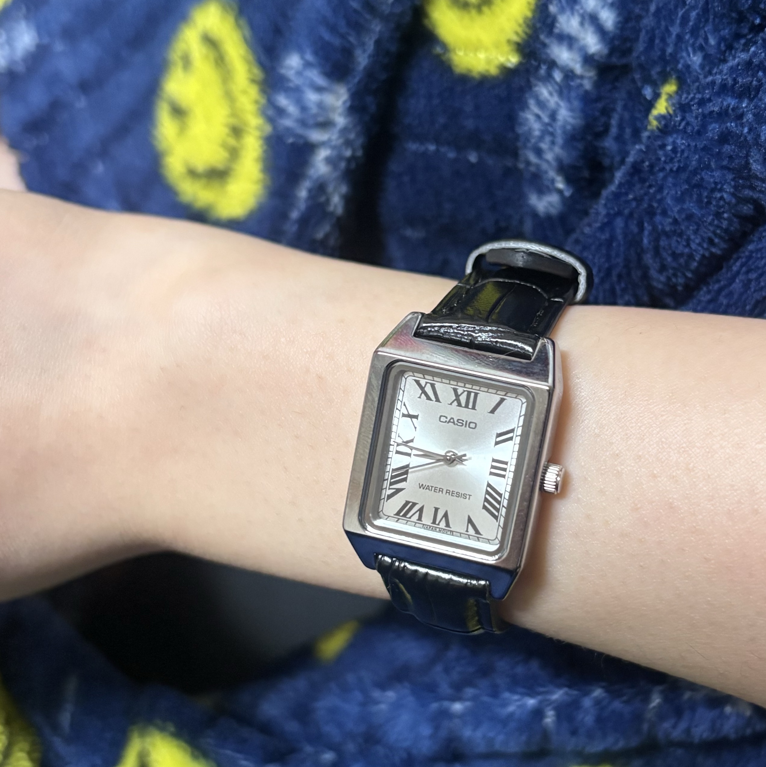 Casio LTP-V007L-7B1 착용 스타일