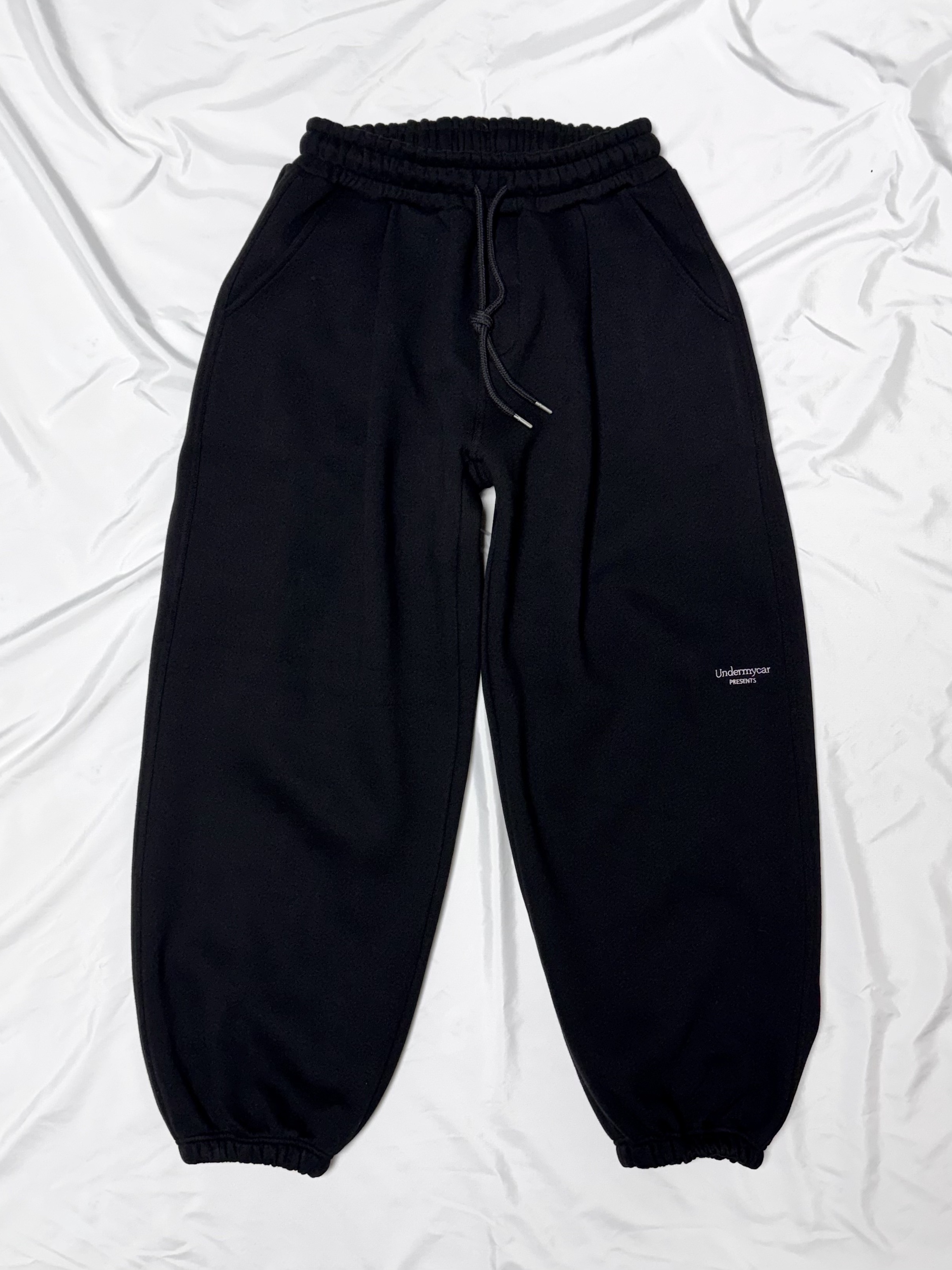 Undermycar Mu.03 Anti Fxxking Logo Play Oversized Sweat Jogger Black, Nike Zoom Vomero 5 SP Black 착용 스타일 - 5