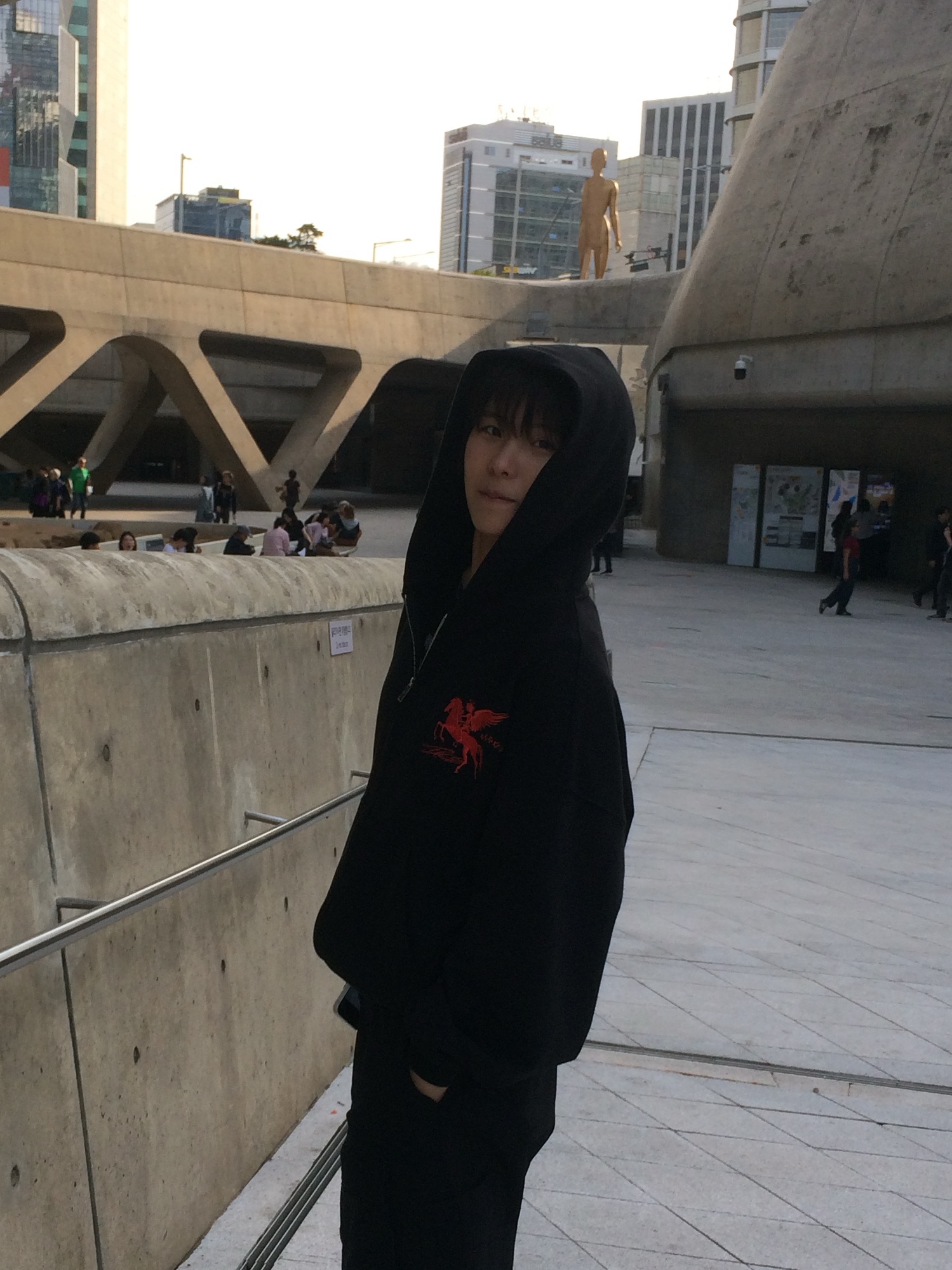 PACOSPLY Falling Angel Zip Up Hoodie Black, Adidas Rivalry High Consortium Chalk White 착용 스타일 - 3