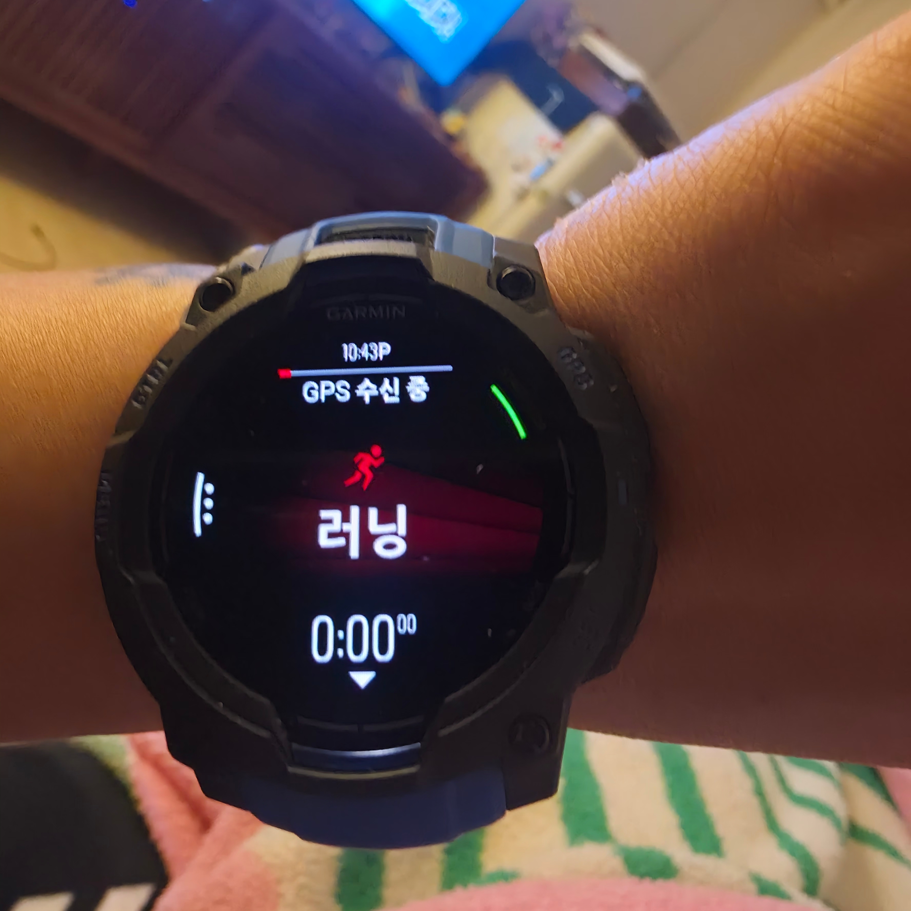 [10% 적립] Garmin Forerunner 570 GPS 42mm Black (WiFi) 착용 스타일 - 1