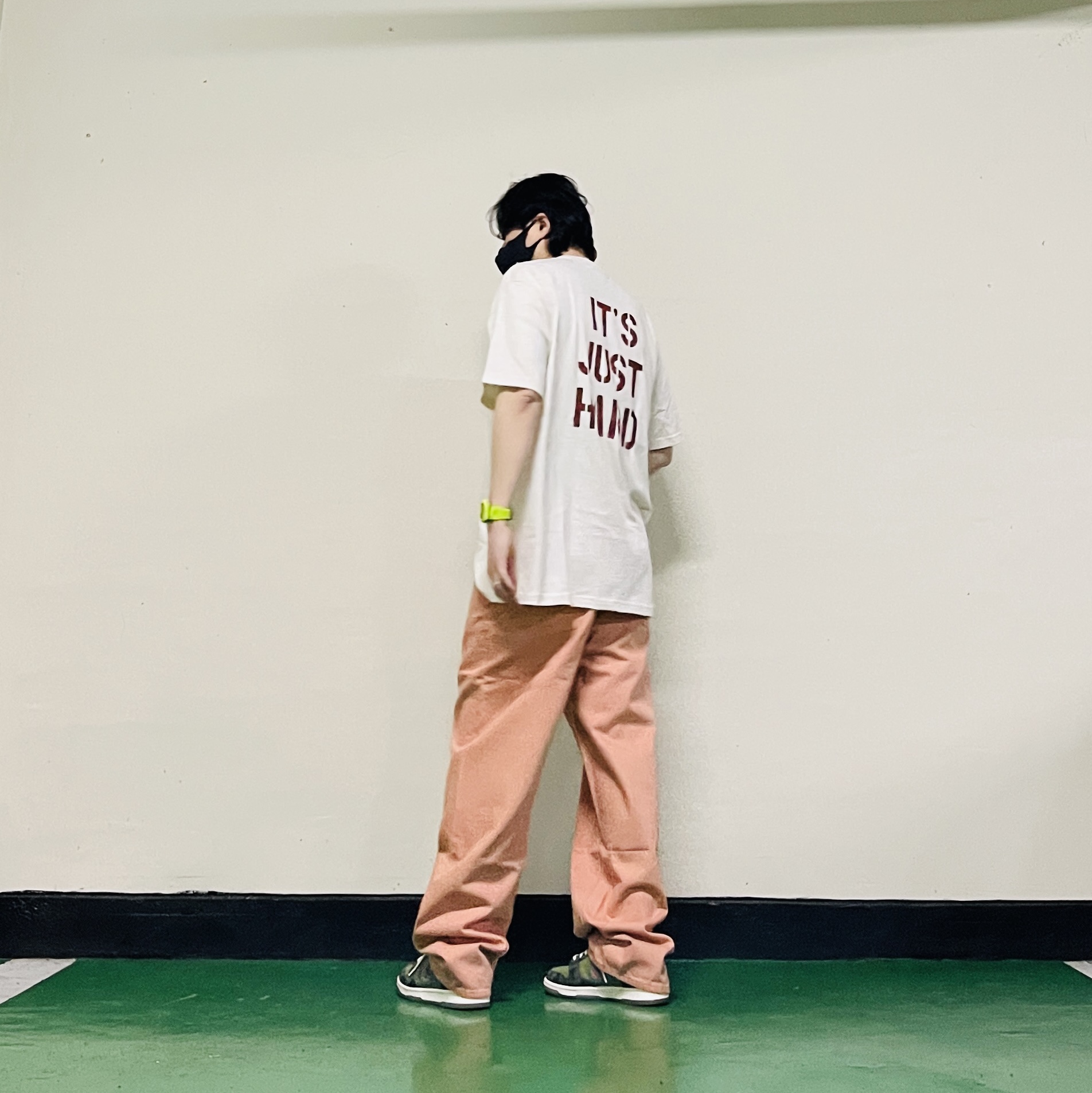 Supreme Hard T-Shirt Natural - 26SS, Supreme Baggy Jean Dusty Peach - 24SS 착용 스타일 - 3