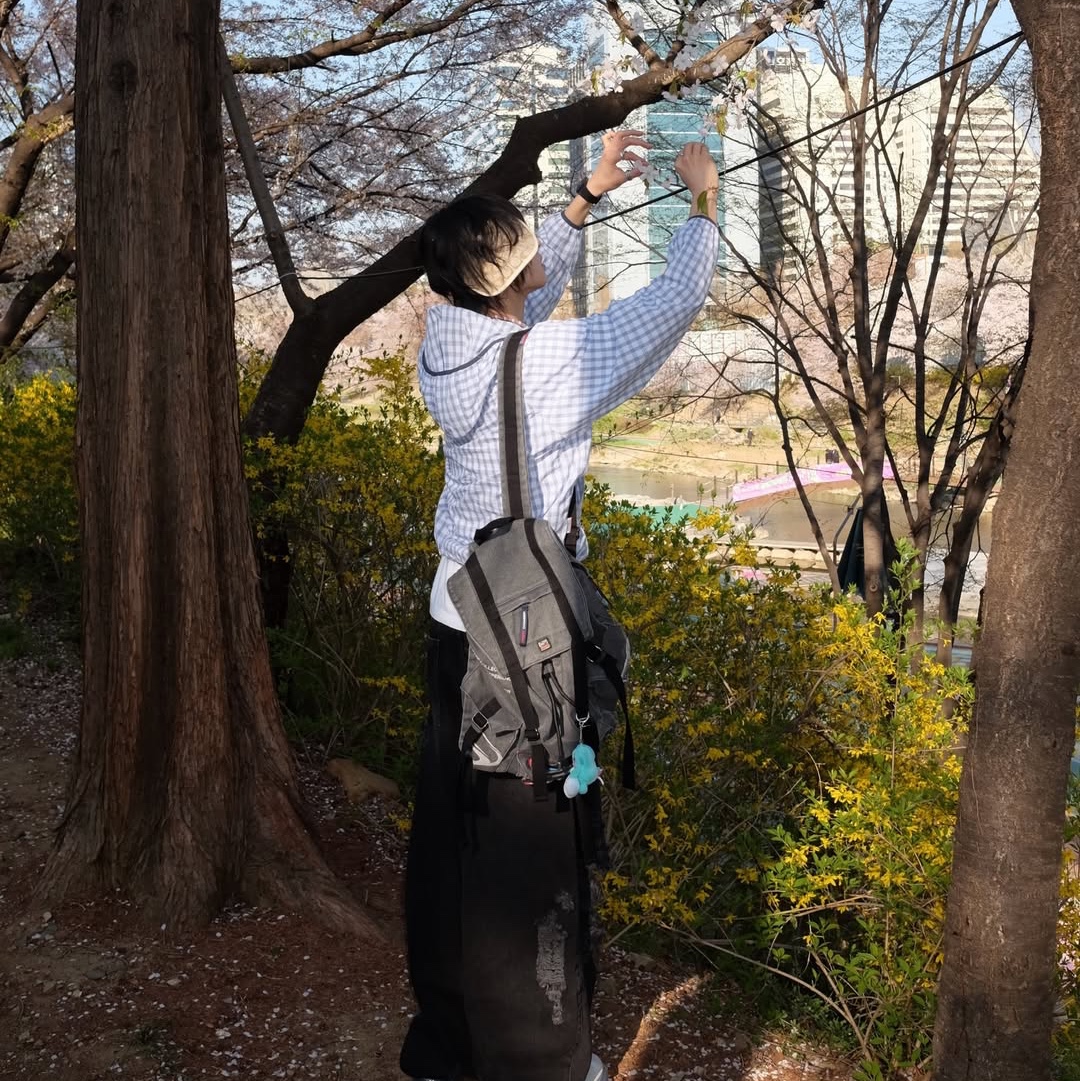 SPORT CHAMBER SC Sporty Rucksack Charcol, SPORT CHAMBER SC Square Check Windbreaker WHITE 착용 스타일 - 9