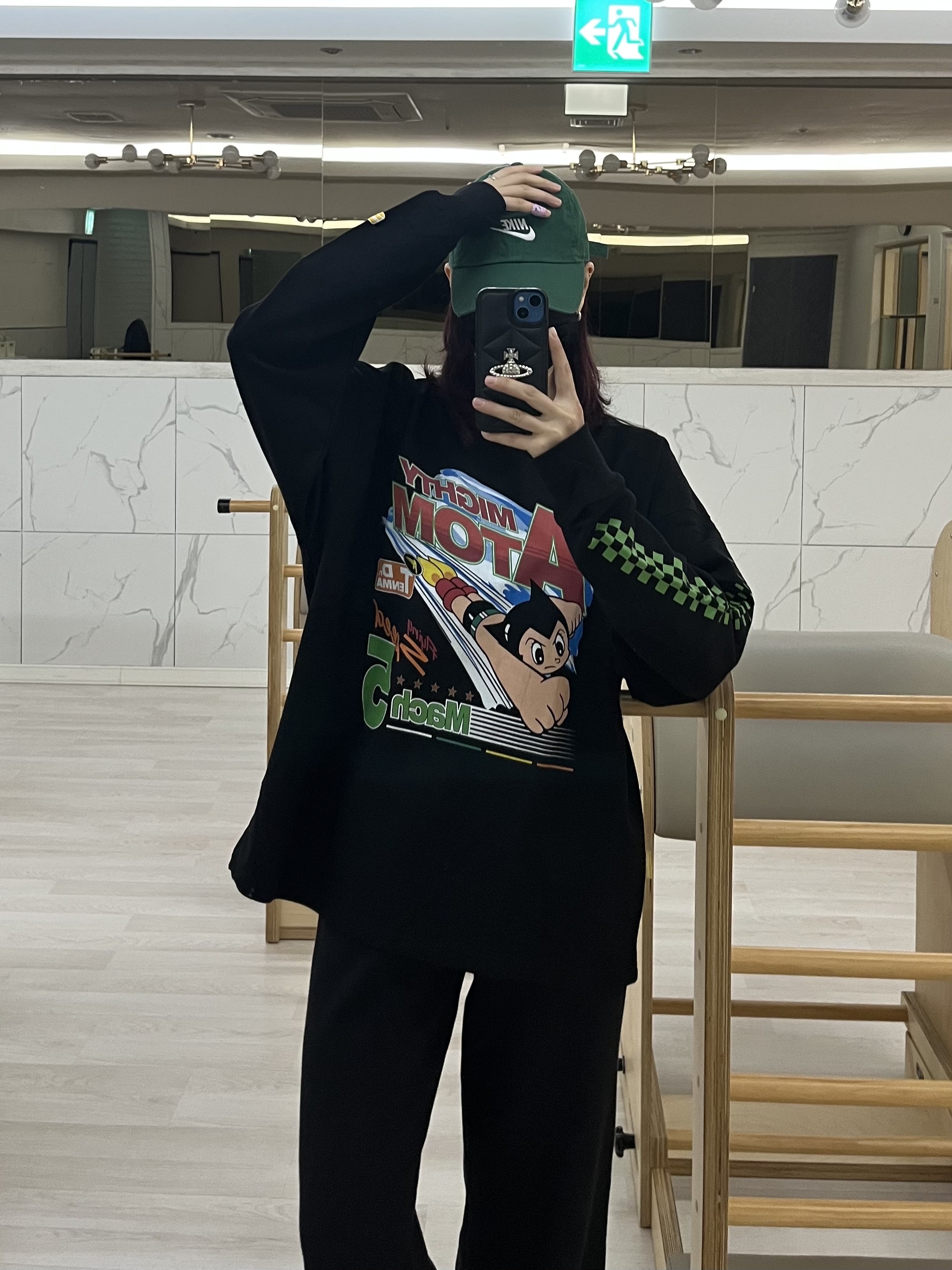 MAINBOOTH [Astro Boy] Racing T-shirt White, Nike Heritage 86 Futura Washed Cap Gorge Green 착용 스타일 - 2
