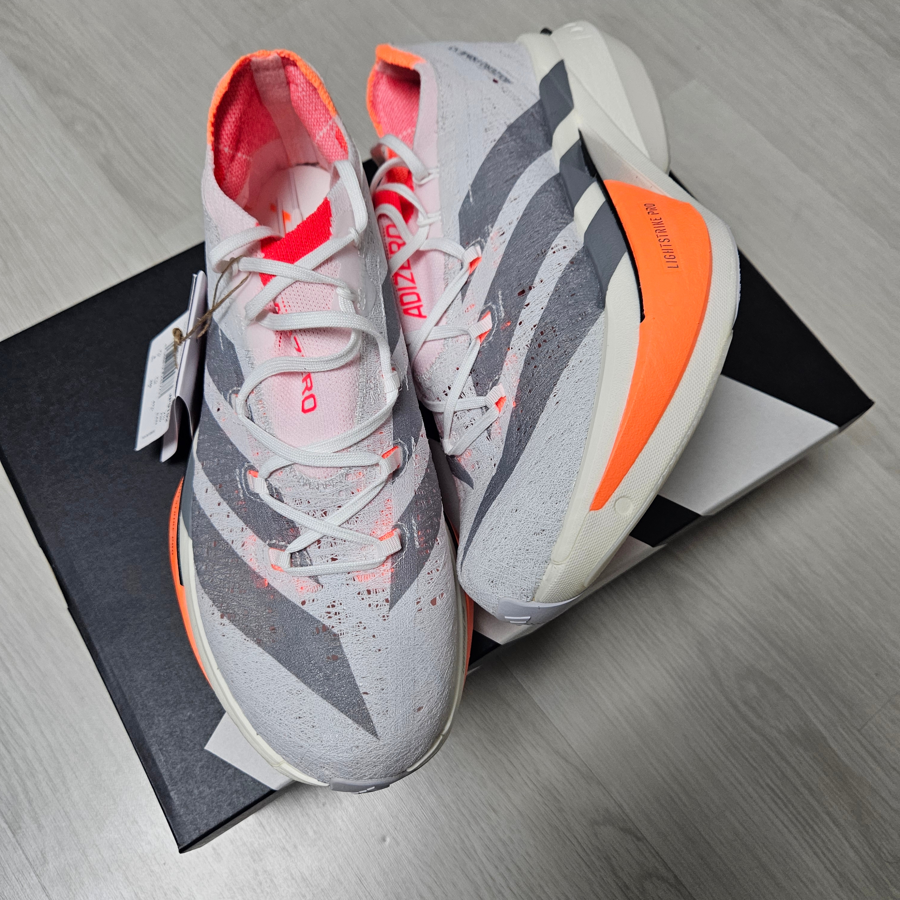Adidas Adizero Prime X3 Strung Cloud White Lucid Red 착용 스타일