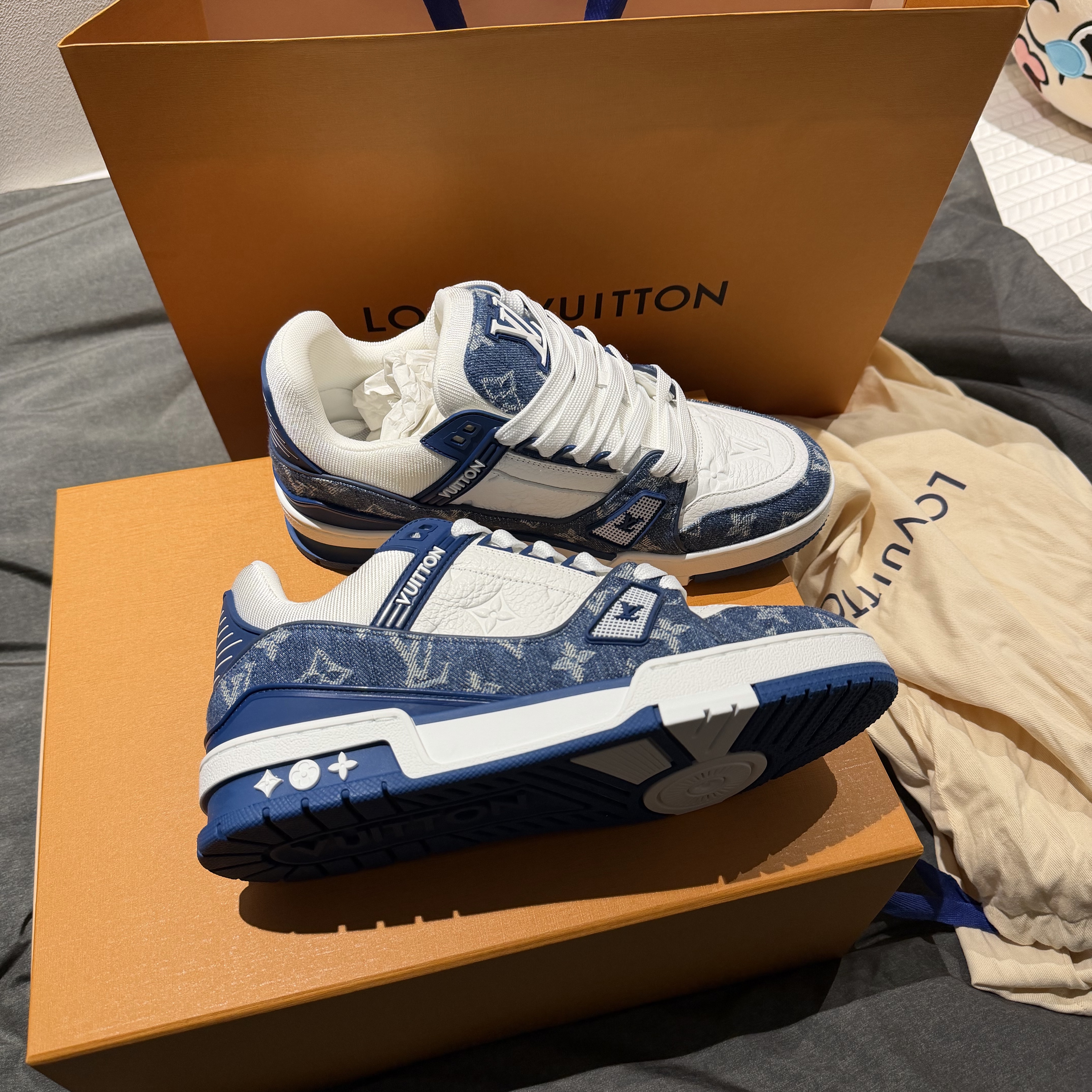 Louis Vuitton LV Trainer Sneakers Monogram Denim Blue 착용 스타일 - 2