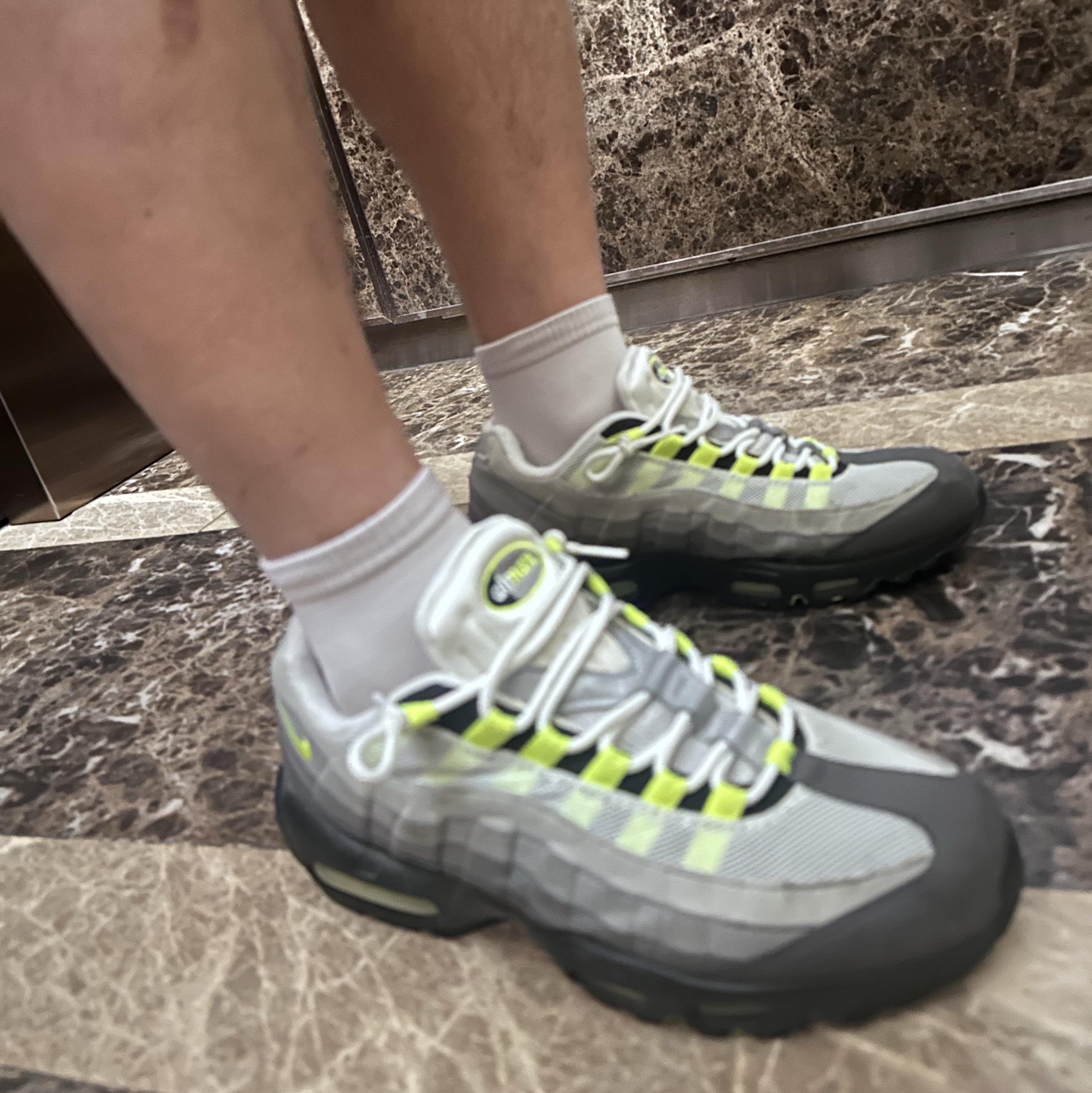 Nike Air Max 95 OG Neon 2015 착용 스타일 - 3