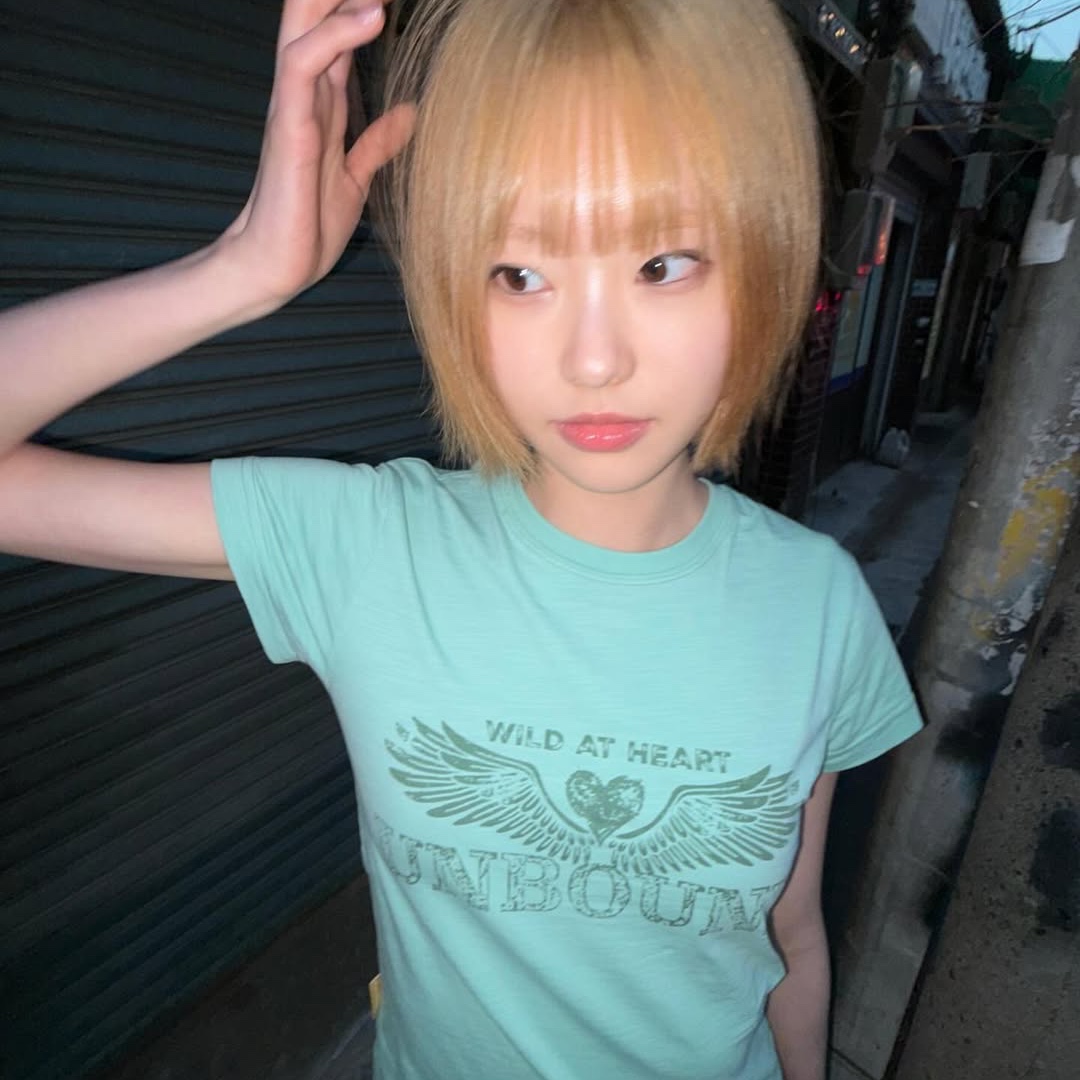 MAINBOOTH Heartwing T-shirt Mint 착용 스타일 - 2