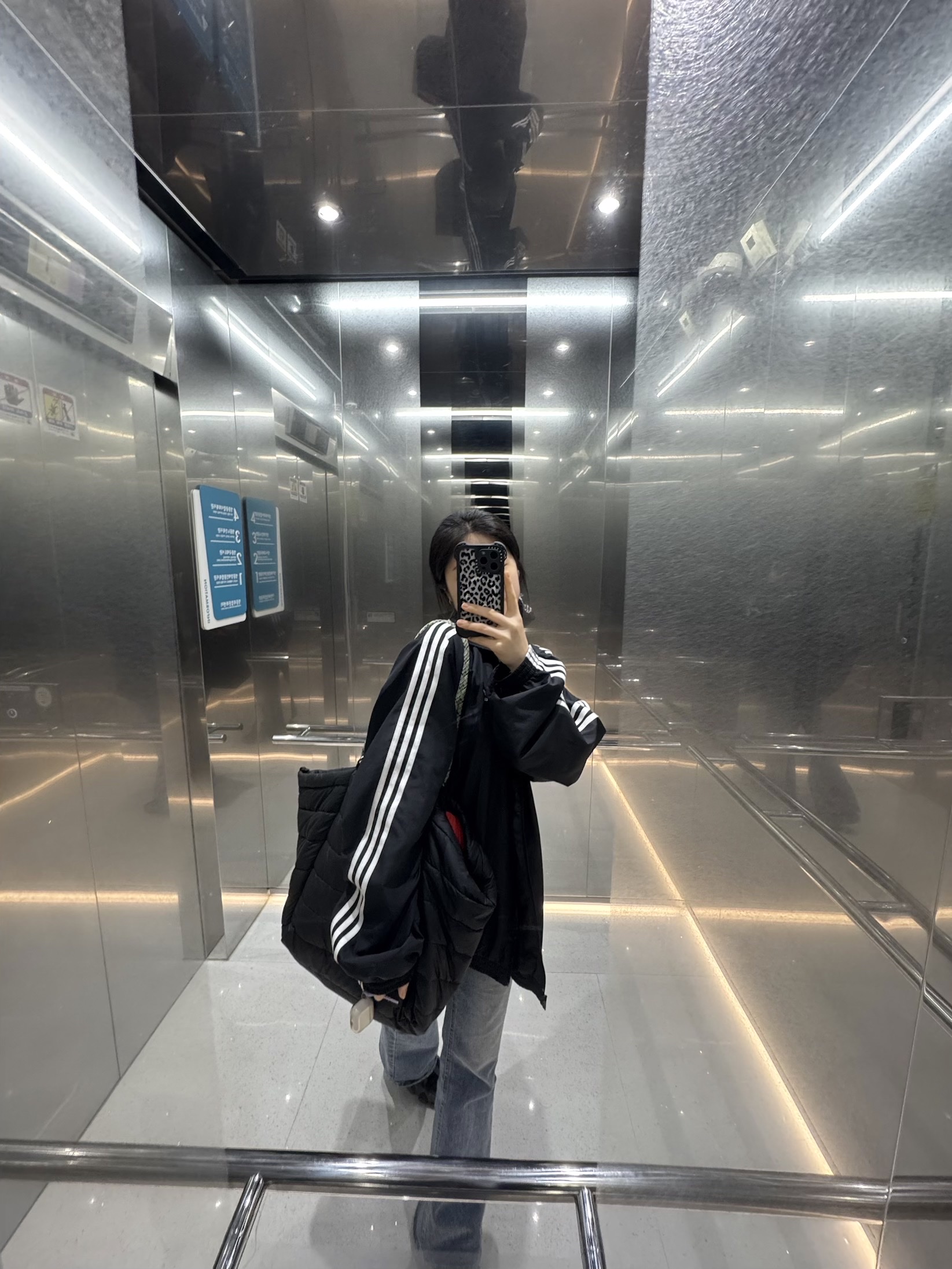 (W) Adidas Adilenium Season 3 Oversized Track Top Black - KR Sizing 착용 스타일