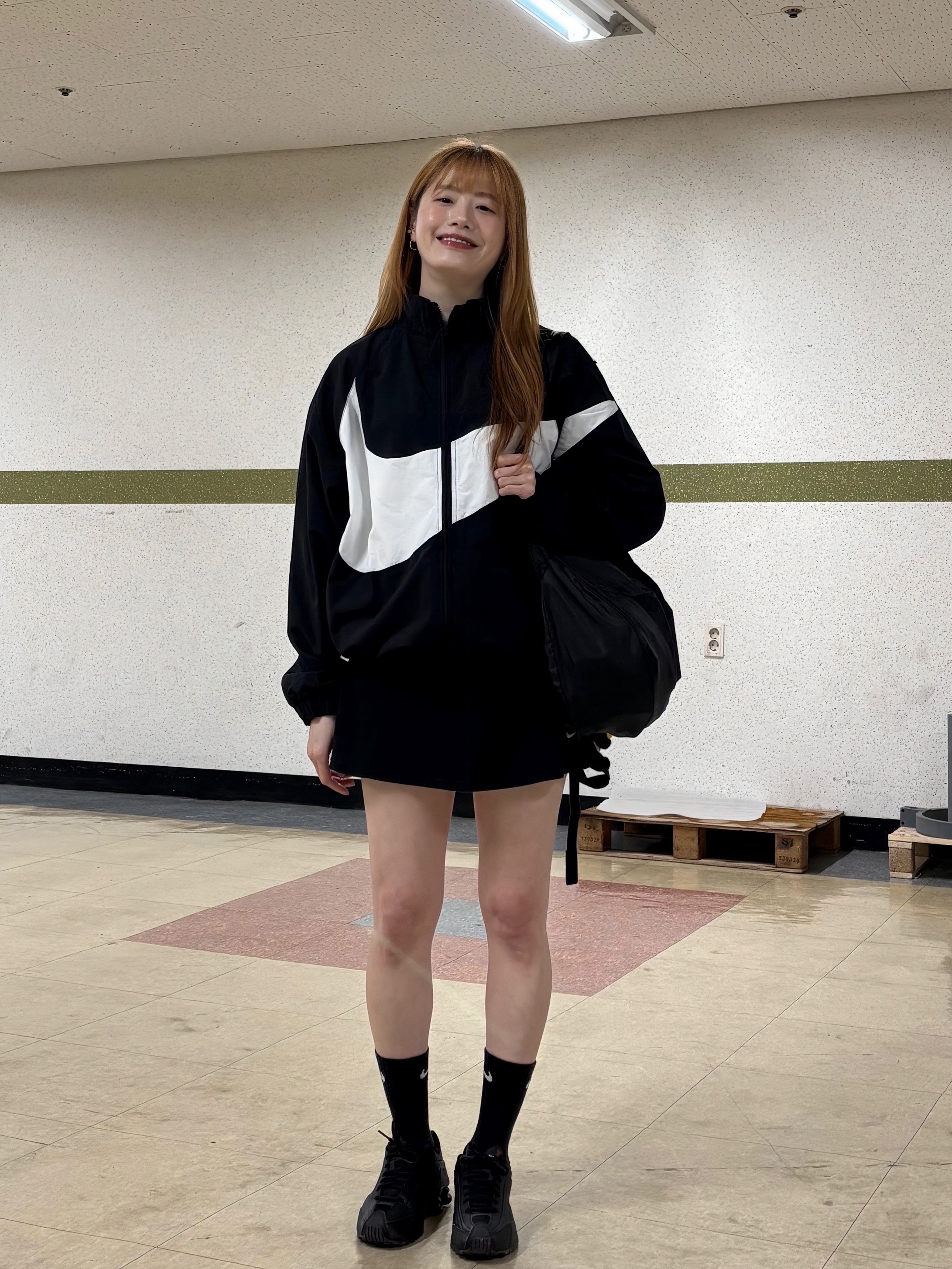 Mischief Lightweight Zip Around Backpack Black, (W) Nike Shox R4 Black 착용 스타일 - 9