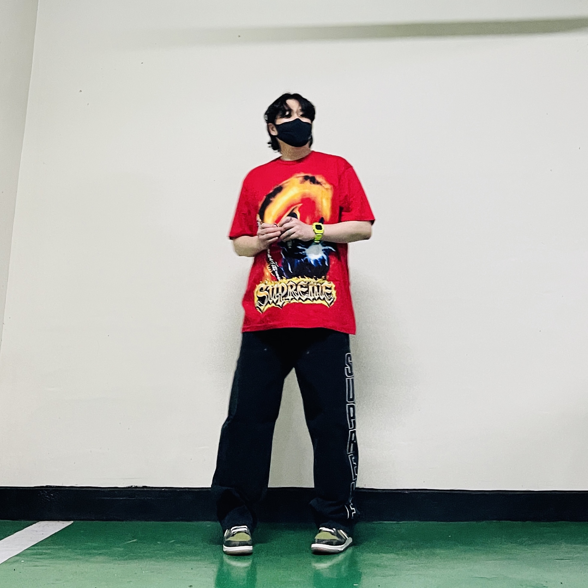 Supreme Reflective Double Knee Pants Black - 25FW, Supreme Grim Reaper T-Shirt Red - 26SS 착용 스타일 - 3
