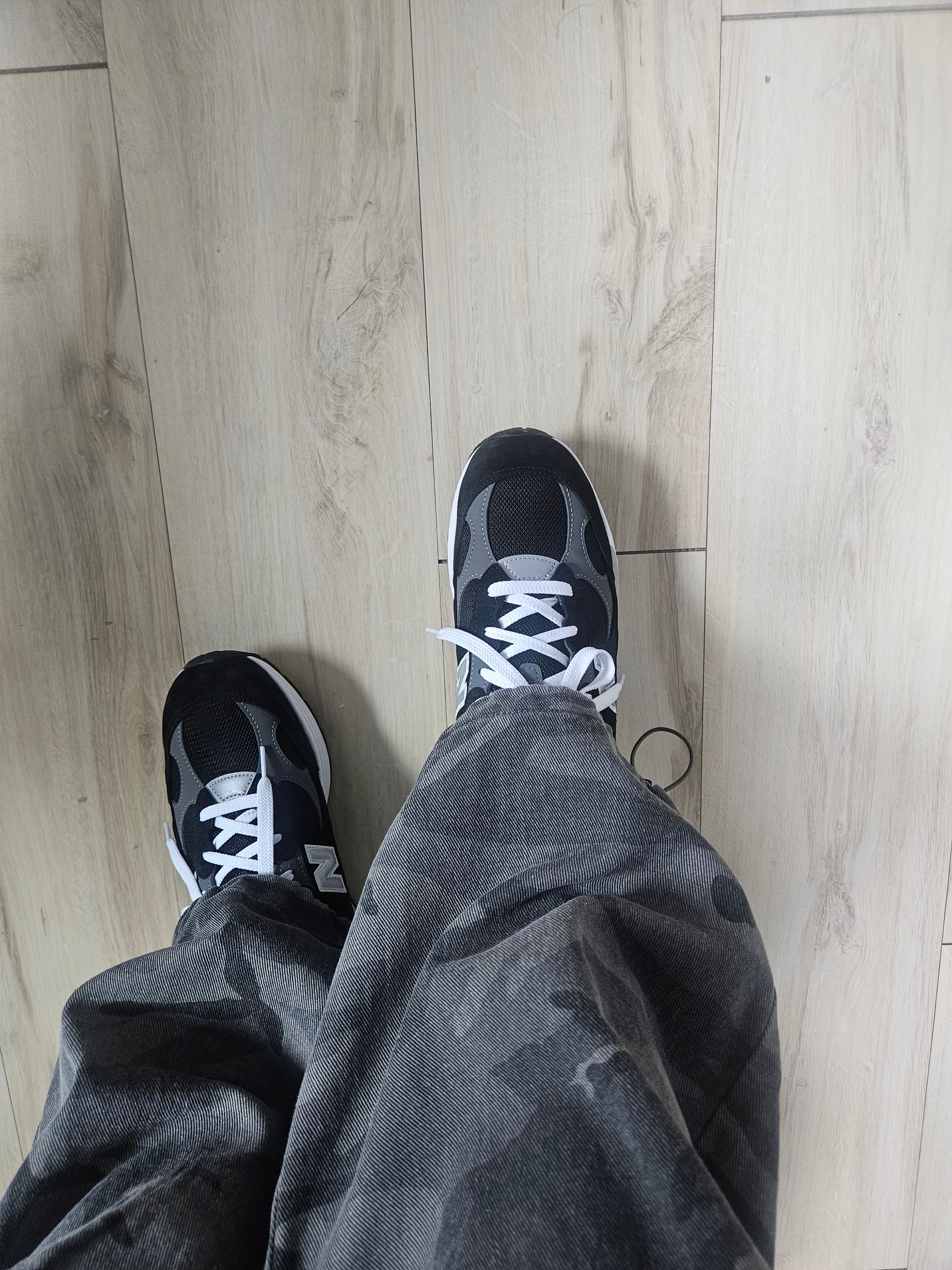 New Balance 992 Made in USA Core Black Grey 착용 스타일 - 2