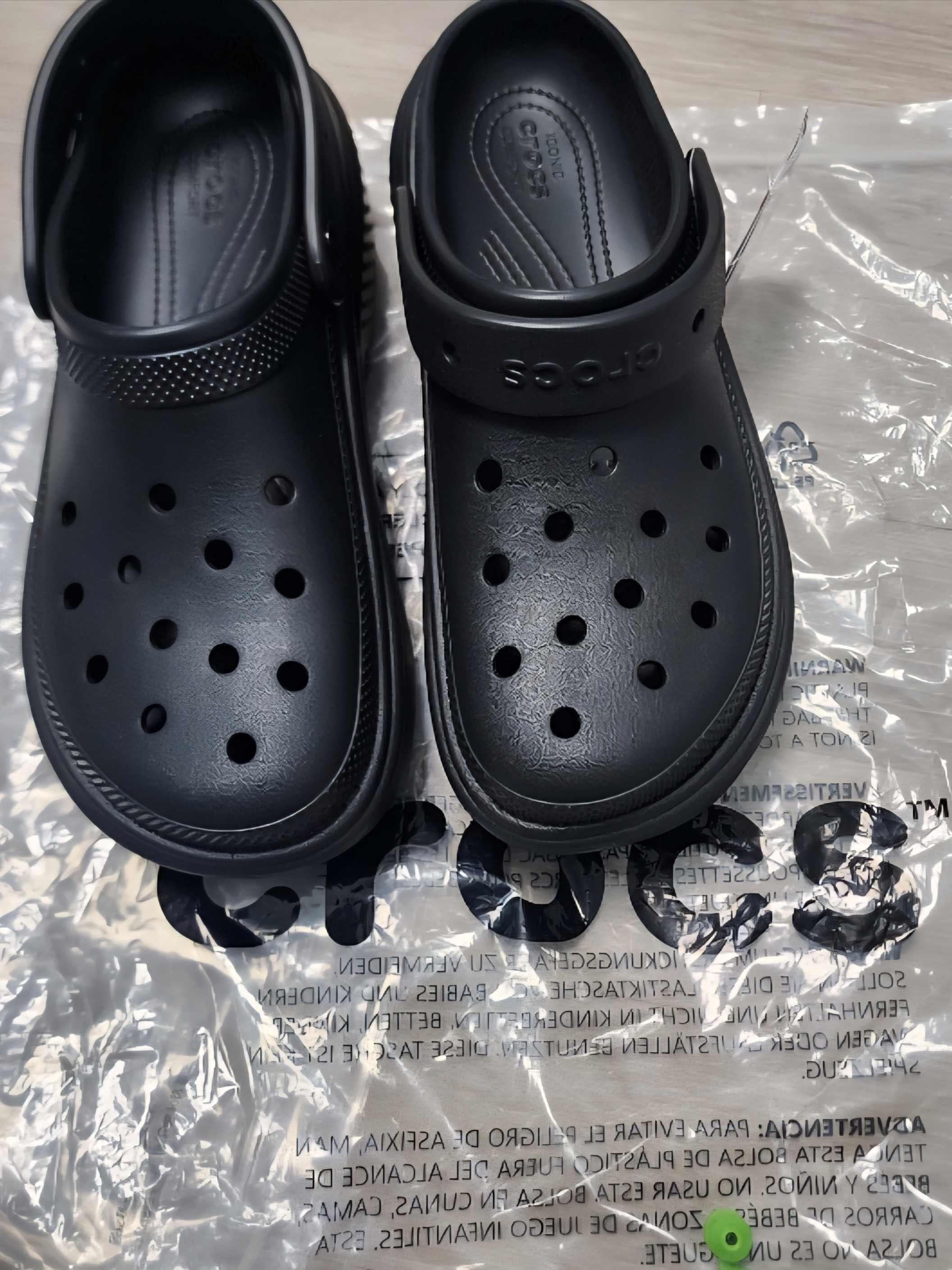 Crocs Stomp Clog Black 착용 스타일