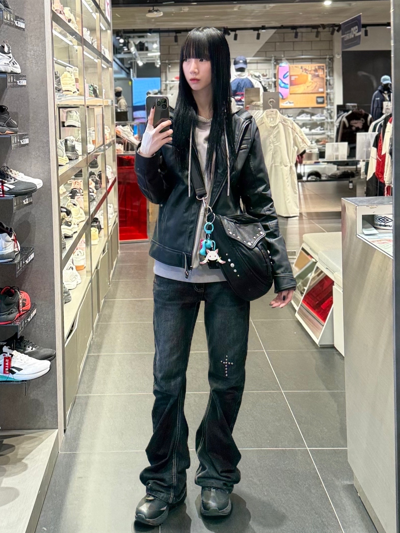 Xlim EP.8 01 Hoodie Light Gray, Reebok Oliwa Ten 1 Black 착용 스타일 - 1