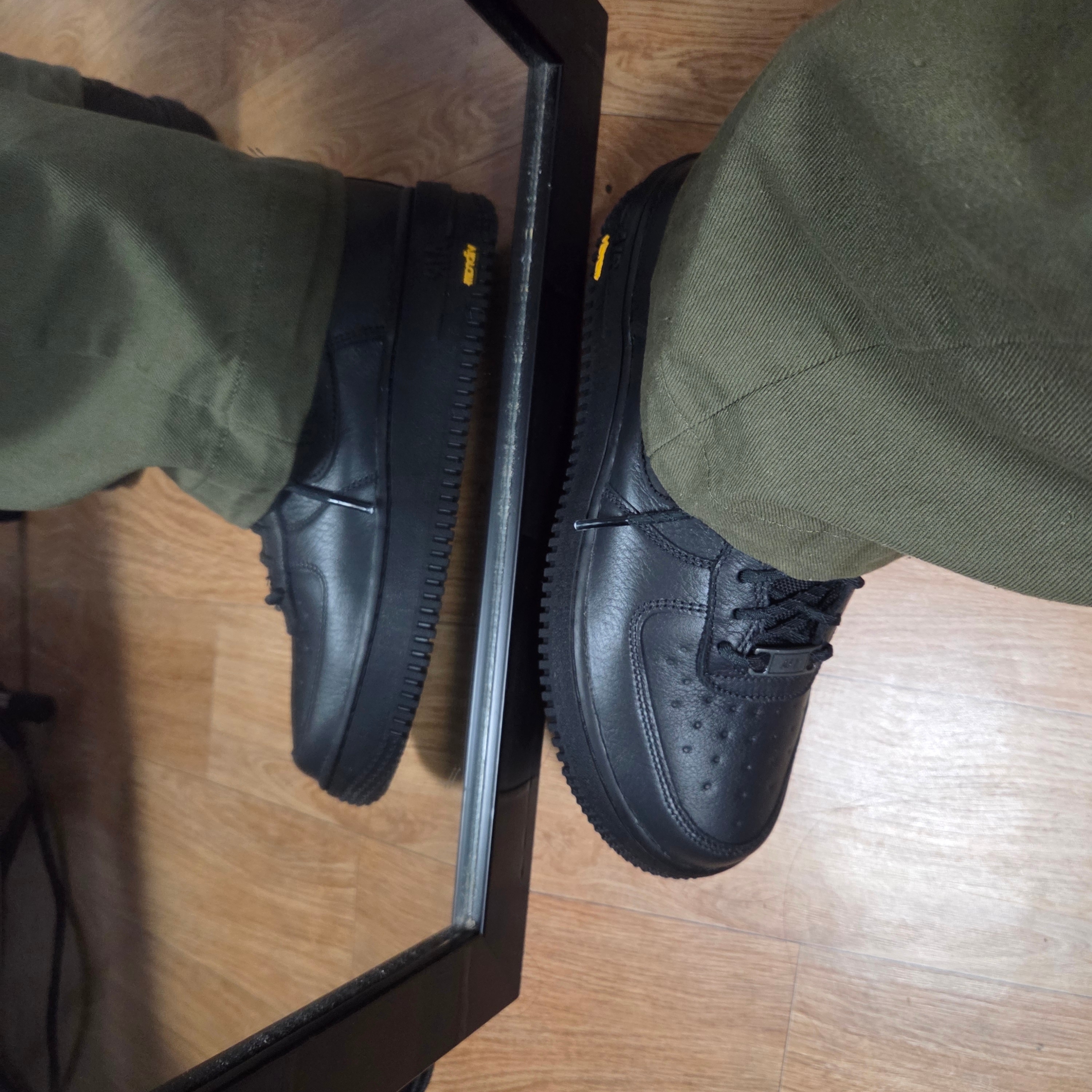 Nike Air Force 1 Low Gore-Tex Vibram Off Noir and Black 착용 스타일