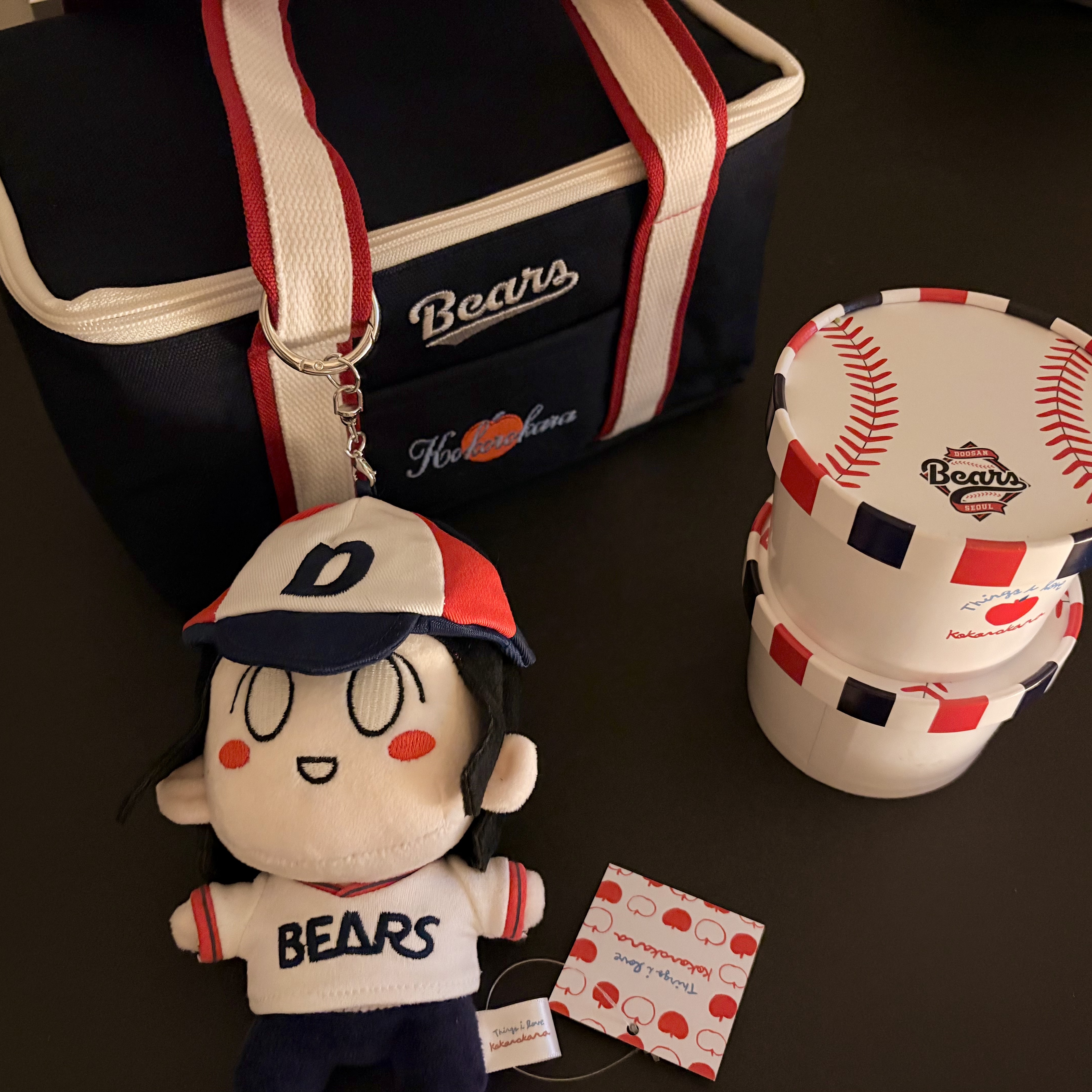 [KREAM 단독] Doosan Bears x Kokorokara Hustle Pudding 2pcs & Kokoro Bear Keyring & Cooler Bag Full Set 착용 스타일 - 1