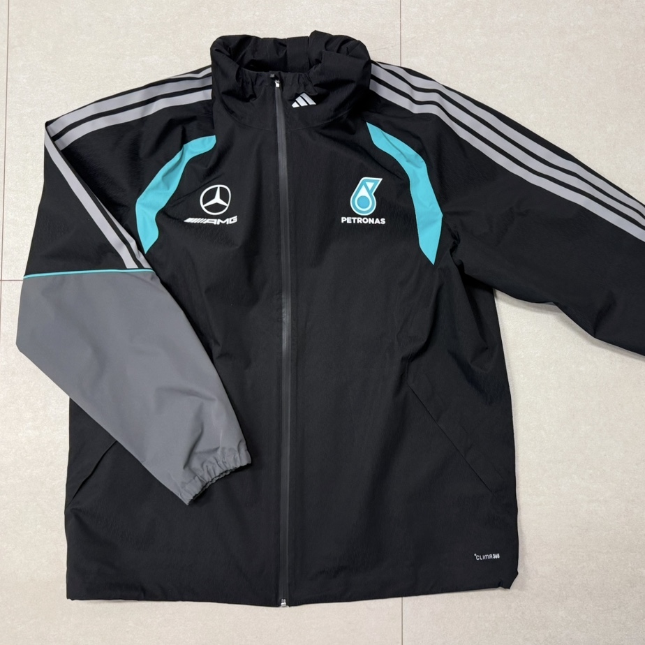 Adidas x Mercedes AMG Petronas F1 Team Mechanix Rain Jacket Black Grey Two - KR Sizing (Non Marking Ver.) 착용 스타일 - 3