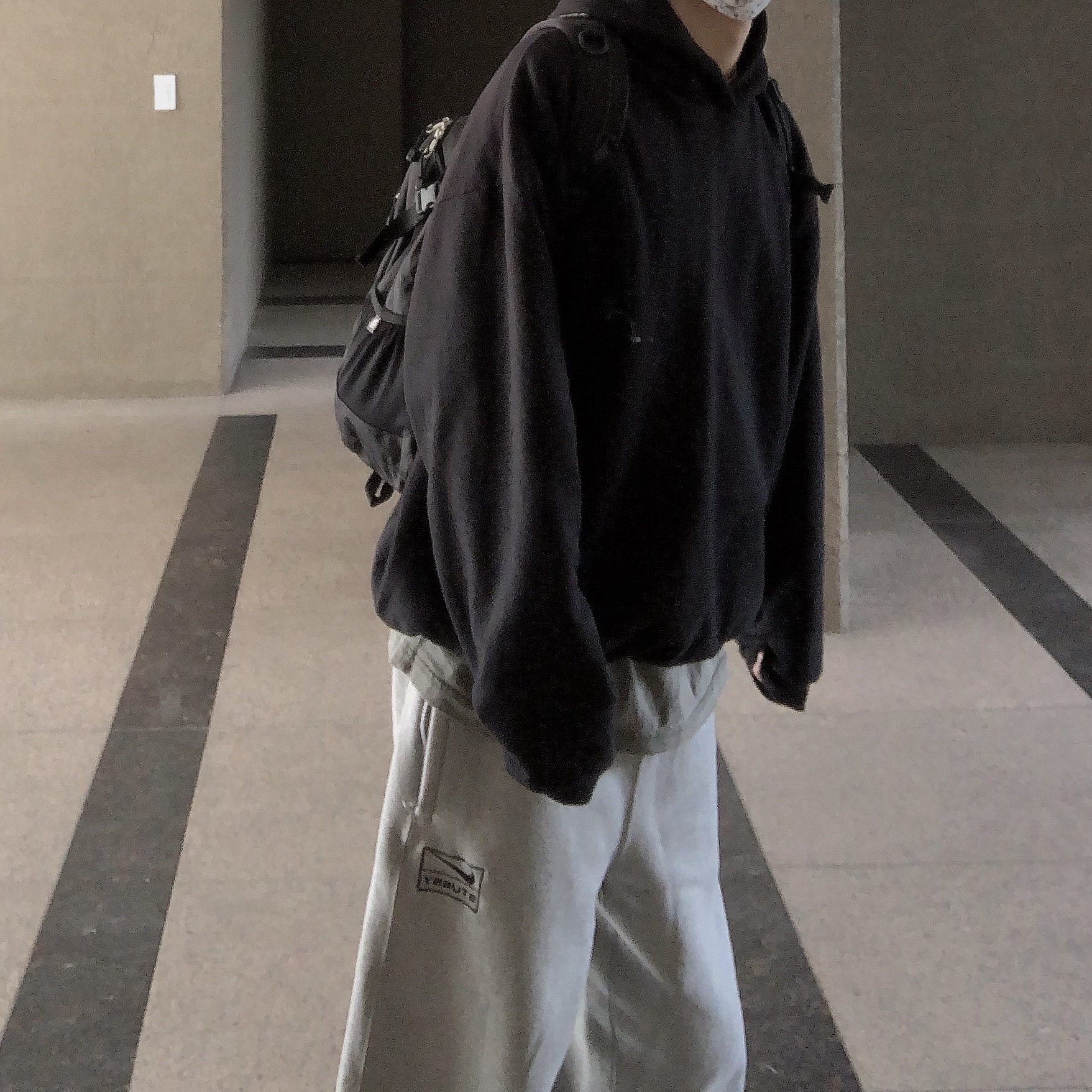 Yeezy YZY Hoodie Black, Nike x Stussy NRG Fleece Pants Dark Grey Heather (DO9340-063) 착용 스타일 - 2