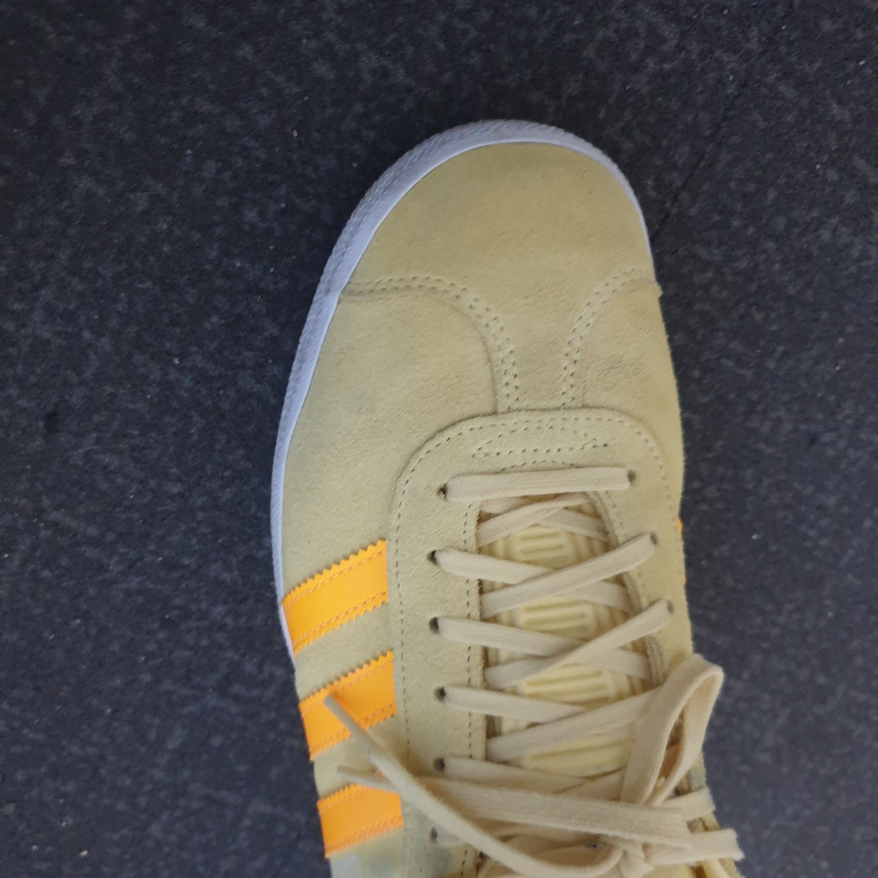 (W) Adidas Gazelle Almost Yellow Solar Gold 착용 스타일