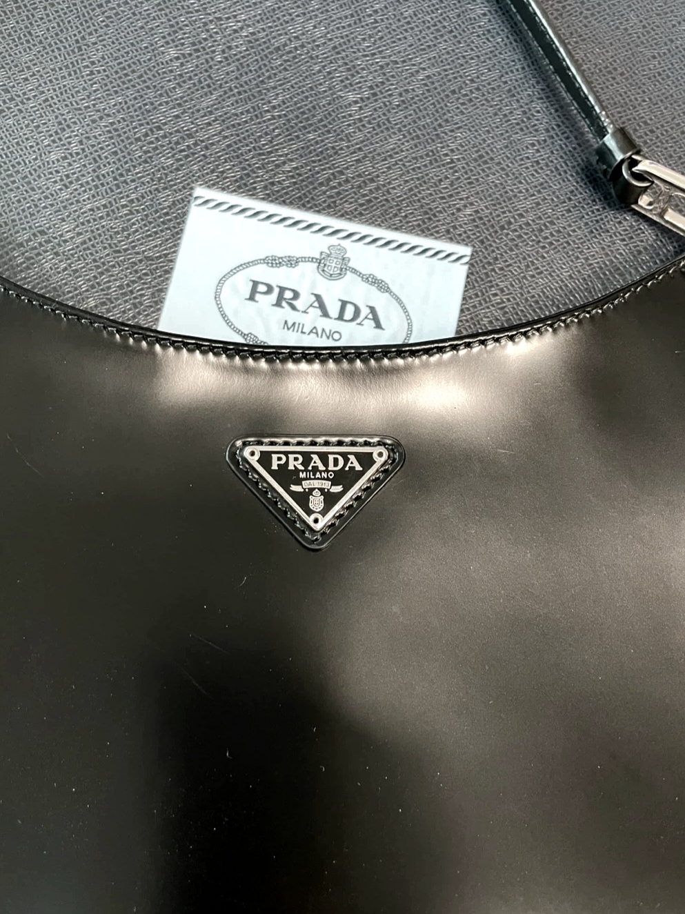Prada Cleo Brushed Leather Shoulder Bag Black 착용 스타일 - 3