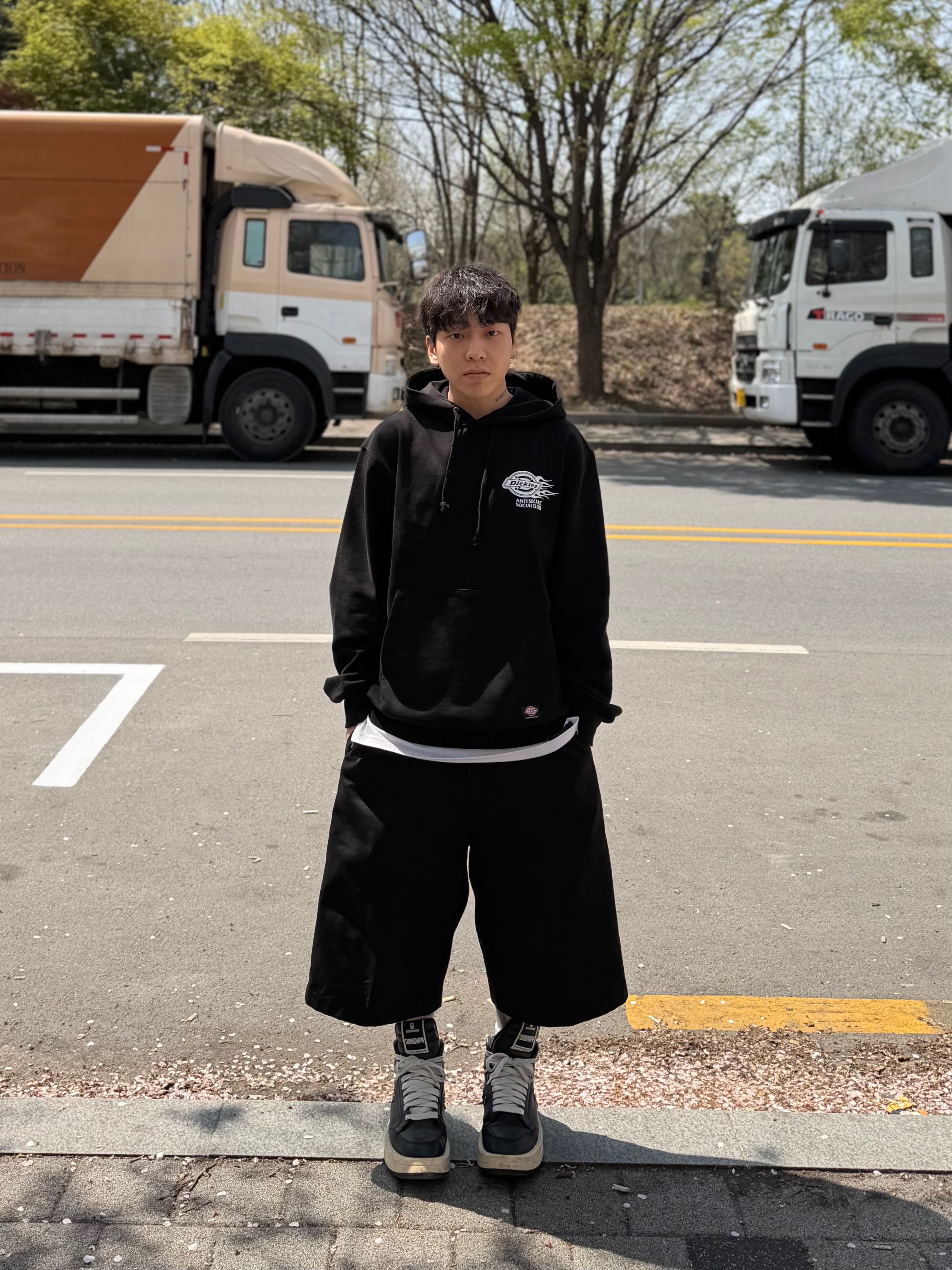 Anti Social Social Club x Dickies Work Shorts Black, Anti Social Social Club x Dickies Flame Hoodie Black 착용 스타일 - 9