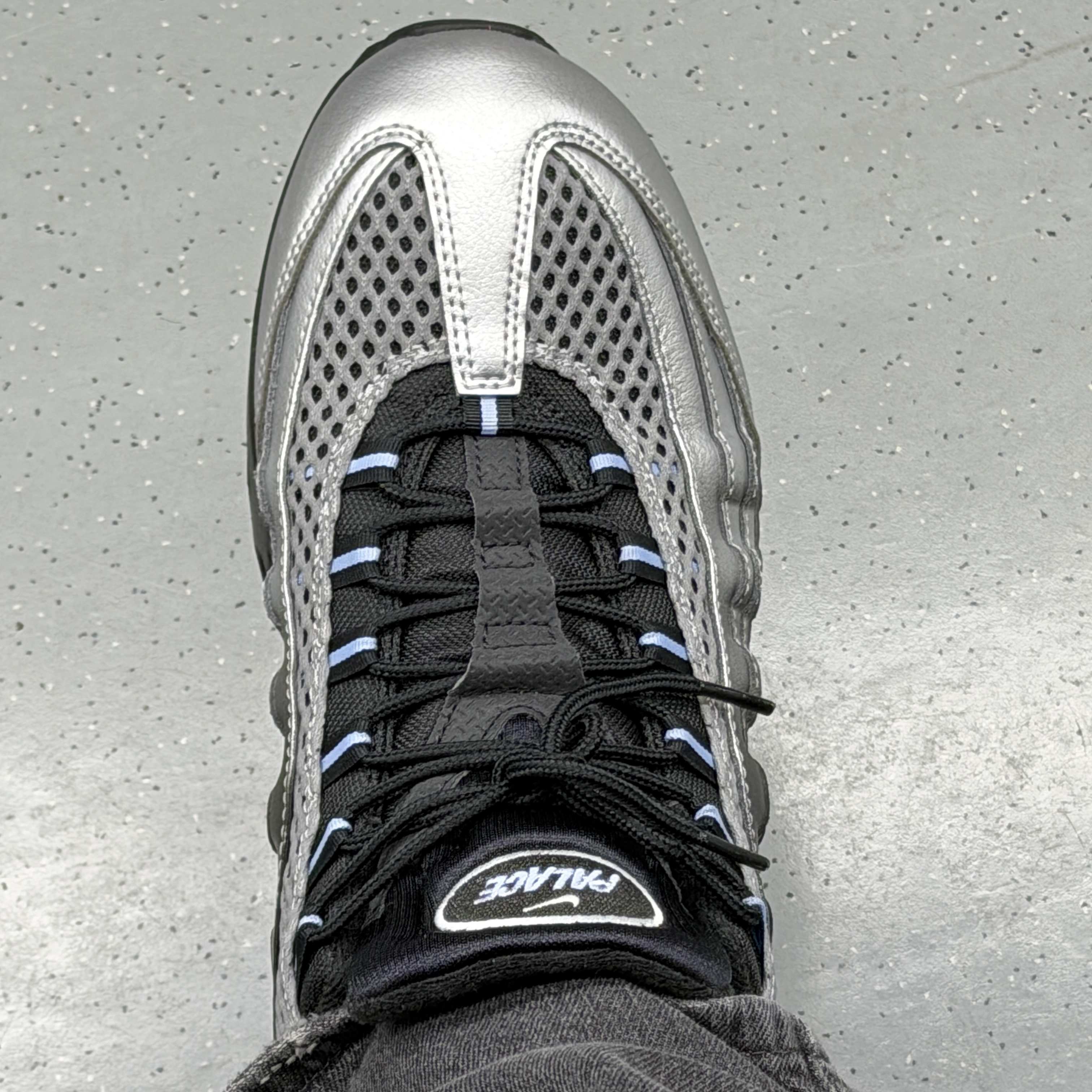 Nike x Palace Air Max 95 Metallic Silver Aluminum 착용 스타일 - 6