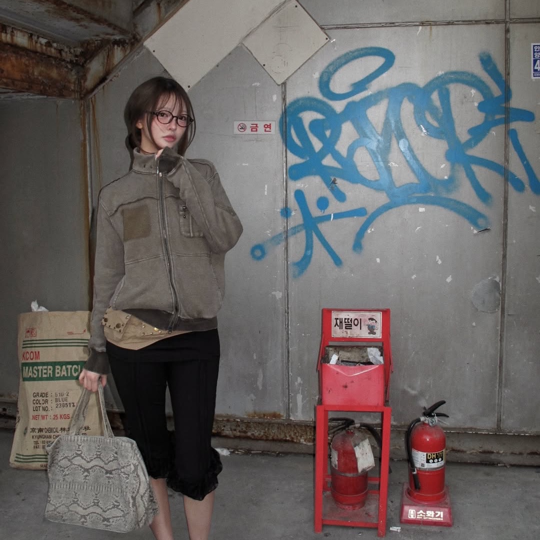 MAINBOOTH Field Combat Jacket KHAKI 착용 스타일 - 5