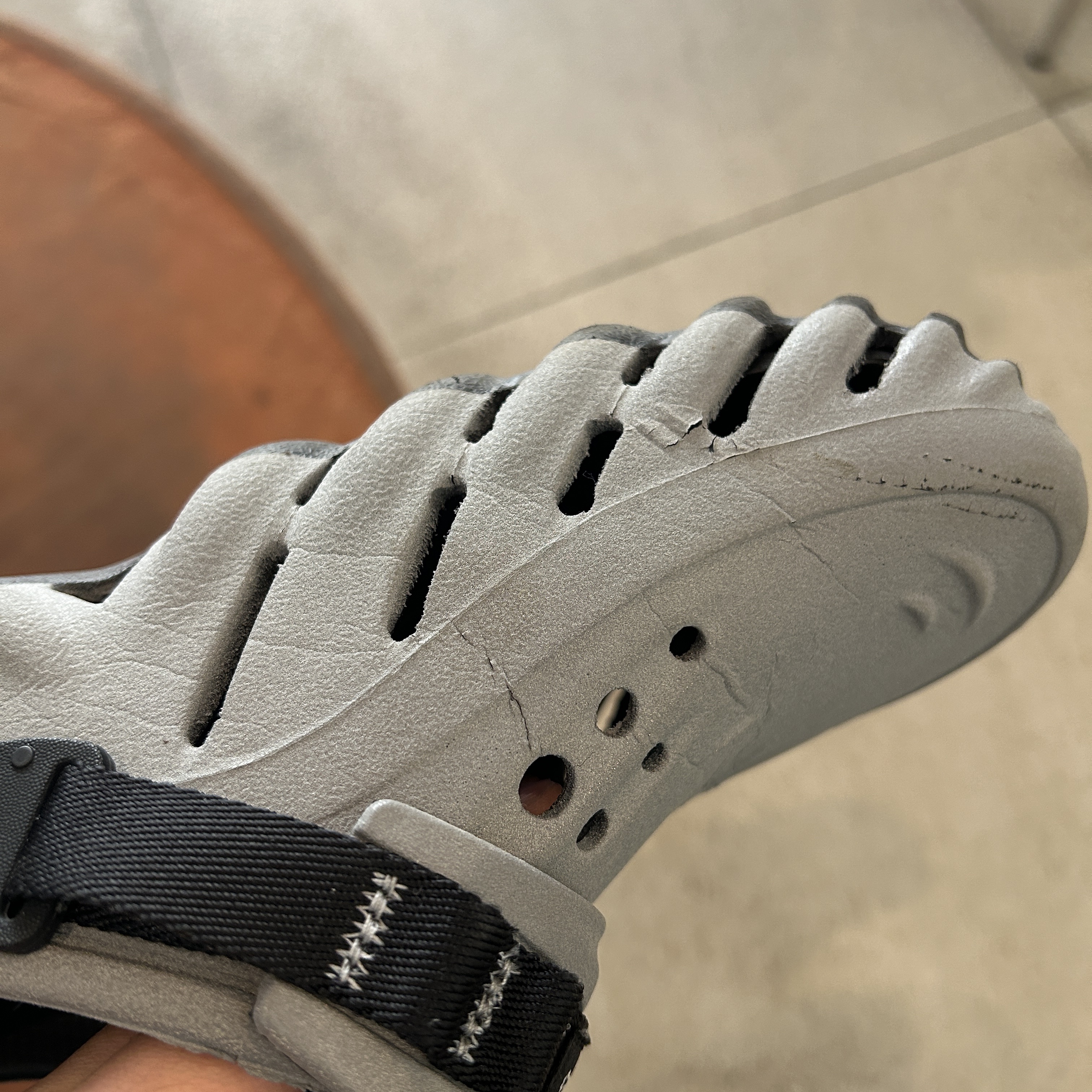 Crocs Echo Reflective Clog Black 착용 스타일 - 4