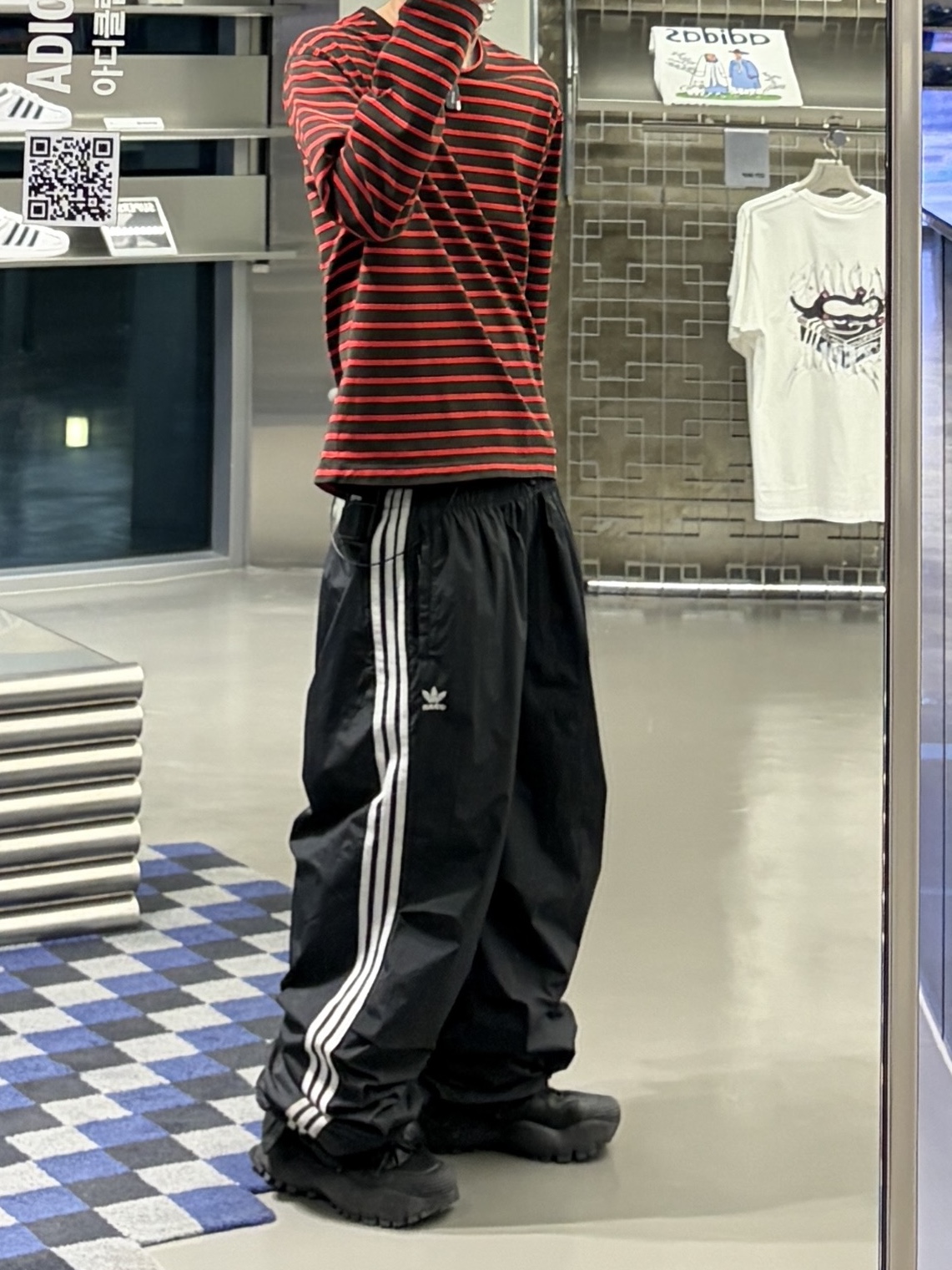 (W) Adidas 3-Stripes Woven Parachute Pants Black - KR Sizing, Adidas x Willy Chavarria Chavarria Forum Boots Mid Core Black Core Black 착용 스타일 - 1