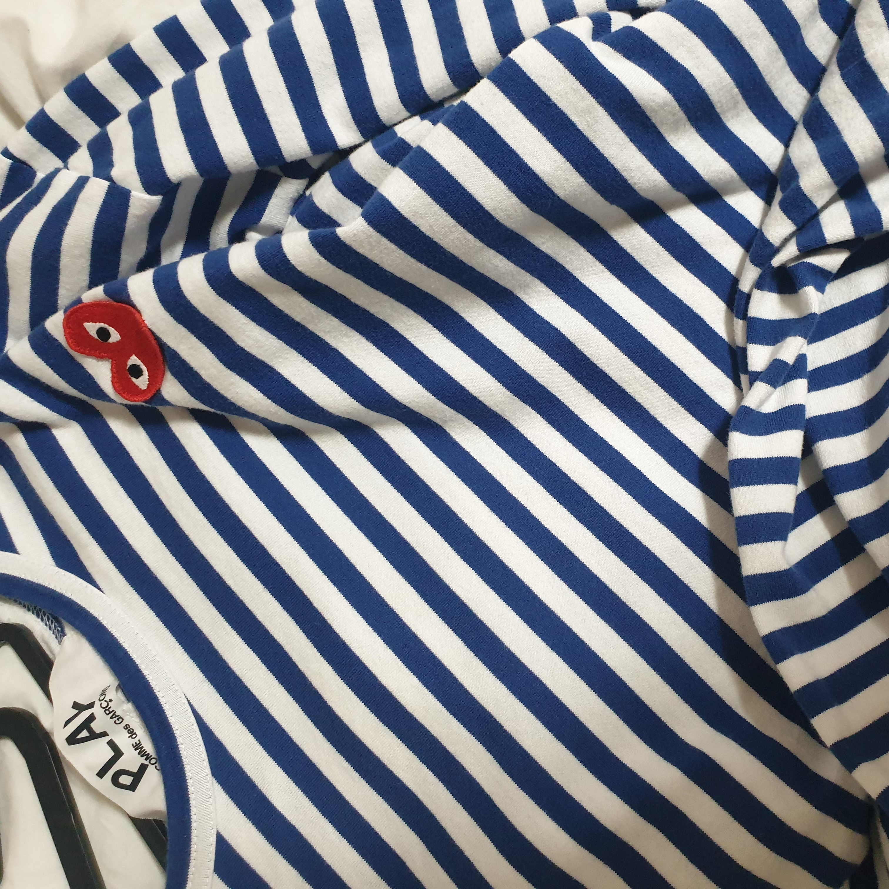 Play Comme des Garcons Red Heart Striped LS T-Shirt Navy White 착용 스타일