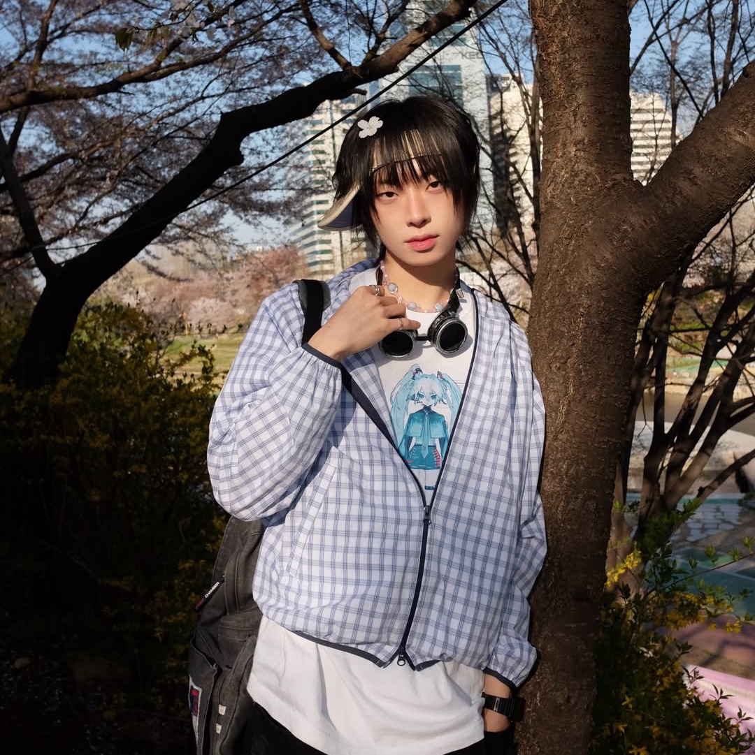 SPORT CHAMBER SC Sporty Rucksack Charcol, SPORT CHAMBER SC Square Check Windbreaker WHITE 착용 스타일 - 1