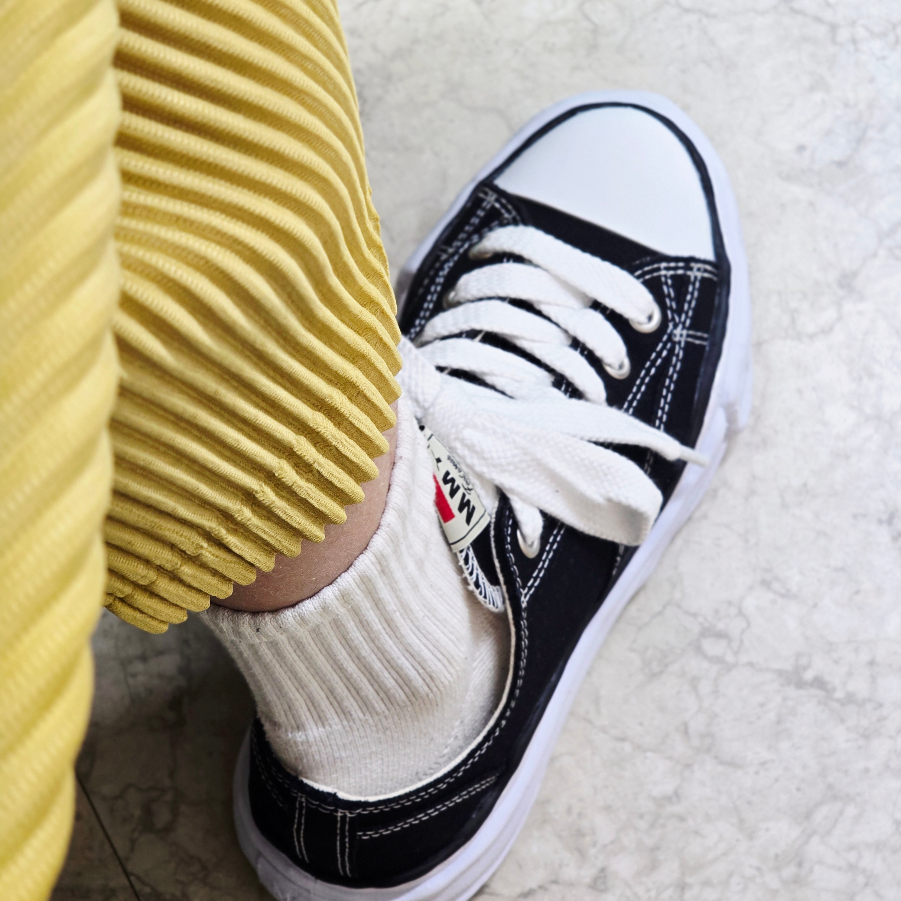 Maison Mihara Yasuhiro Peterson OG Sole Canvas Low Sneakers Black 착용 스타일 - 2