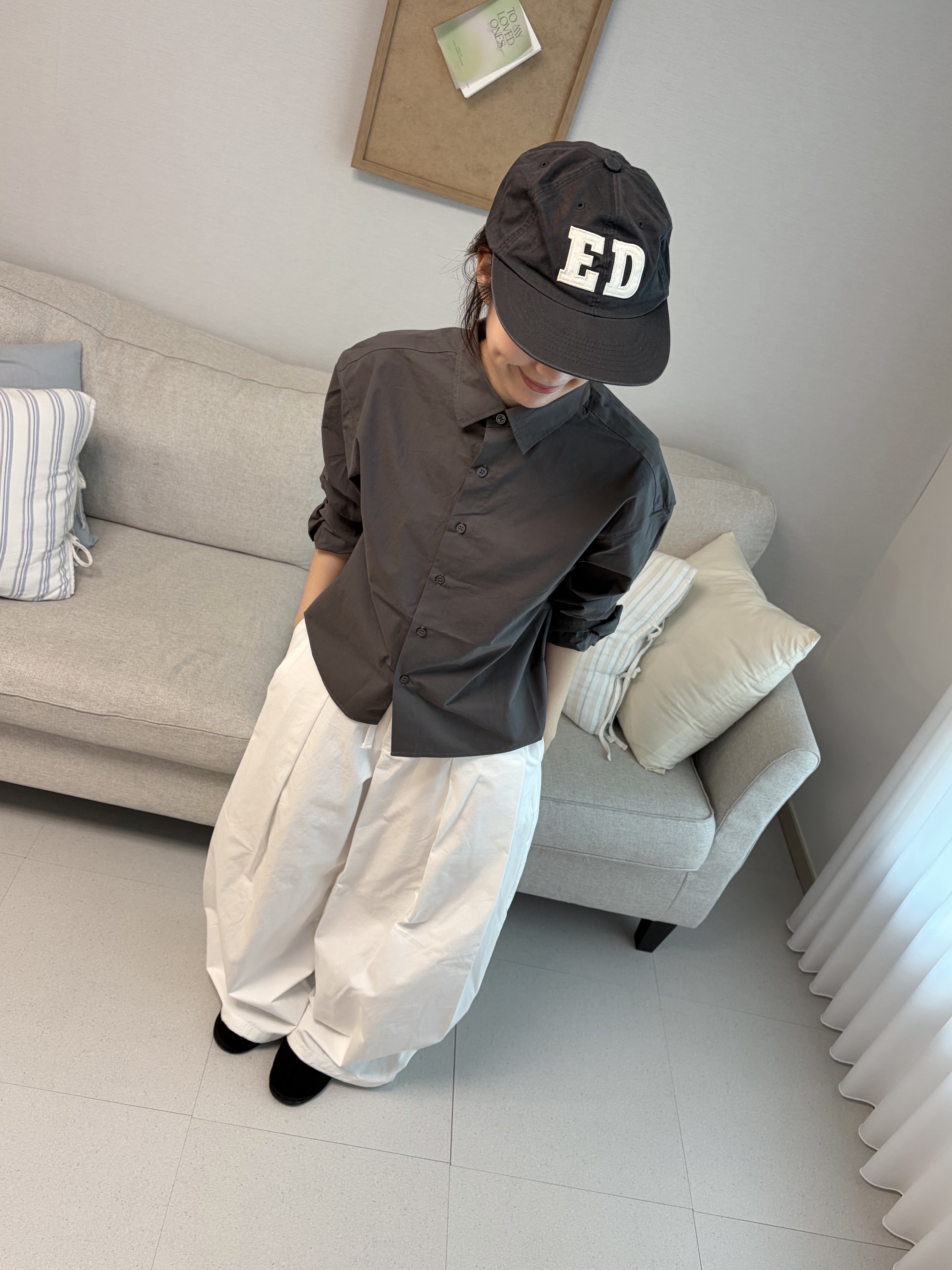 24/7 series Komatsu 7Days Shirts Jacket Charcoal, (W) Uniqlo Tuck Wide Pants Tall White - JP 착용 스타일 - 2
