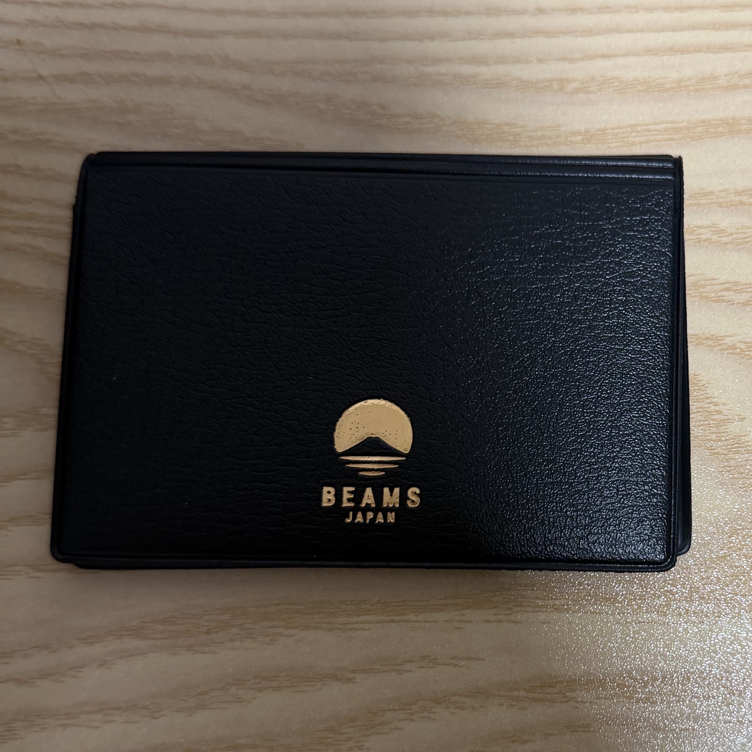 Beams x Hightide Special Order Pass & Card Case Black 착용 스타일