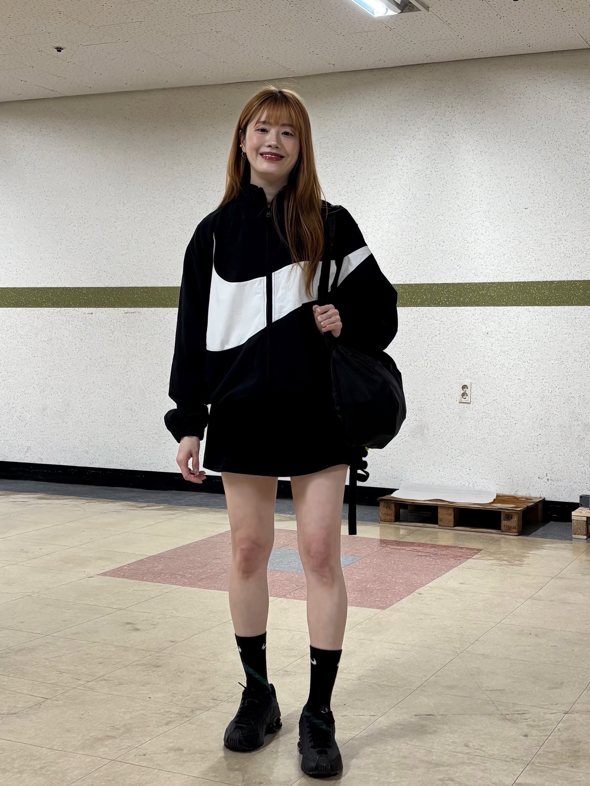 Mischief Lightweight Zip Around Backpack Black, (W) Nike Shox R4 Black 착용 스타일 - 5
