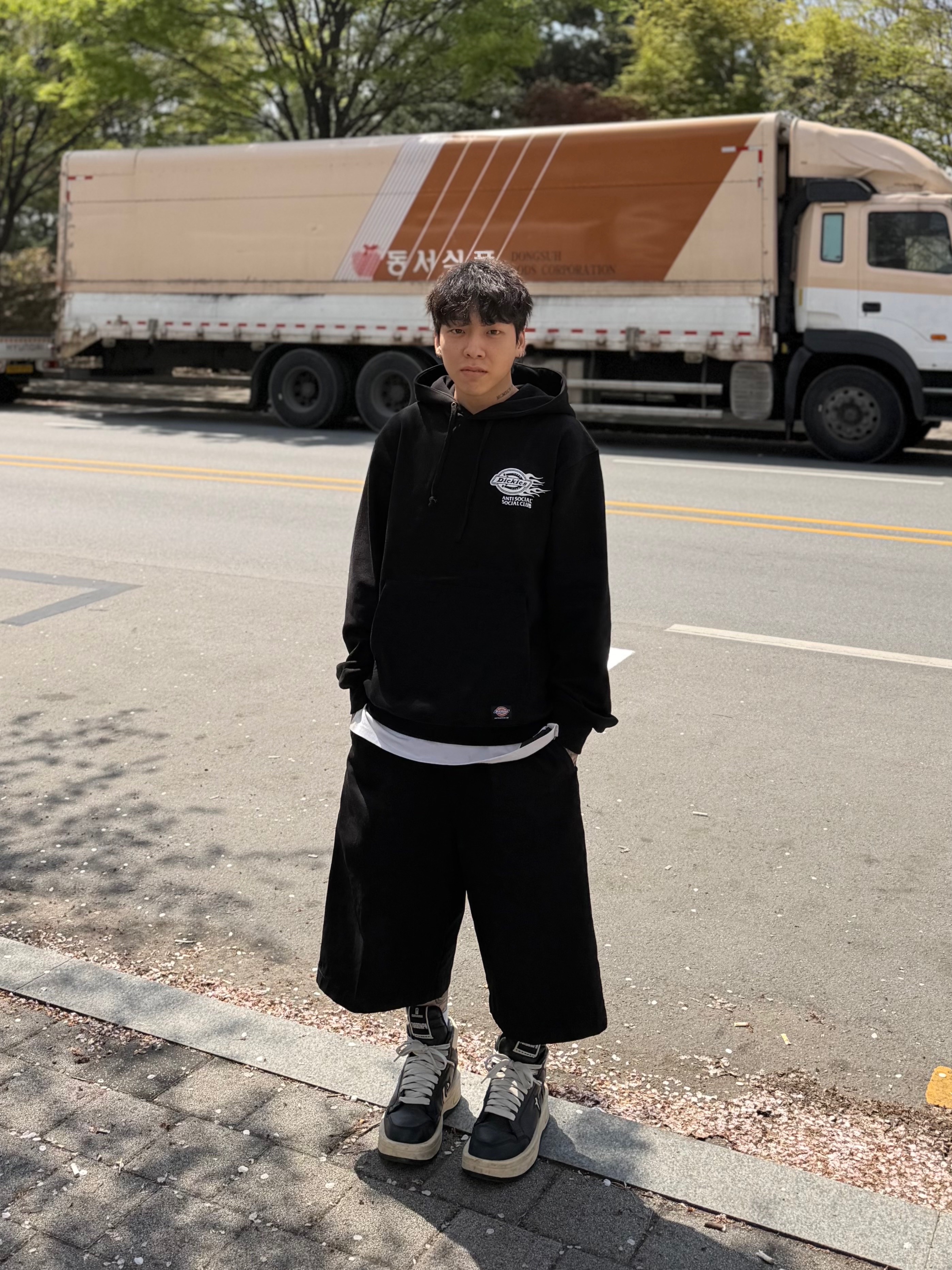Anti Social Social Club x Dickies Work Shorts Black, Anti Social Social Club x Dickies Flame Hoodie Black 착용 스타일 - 8