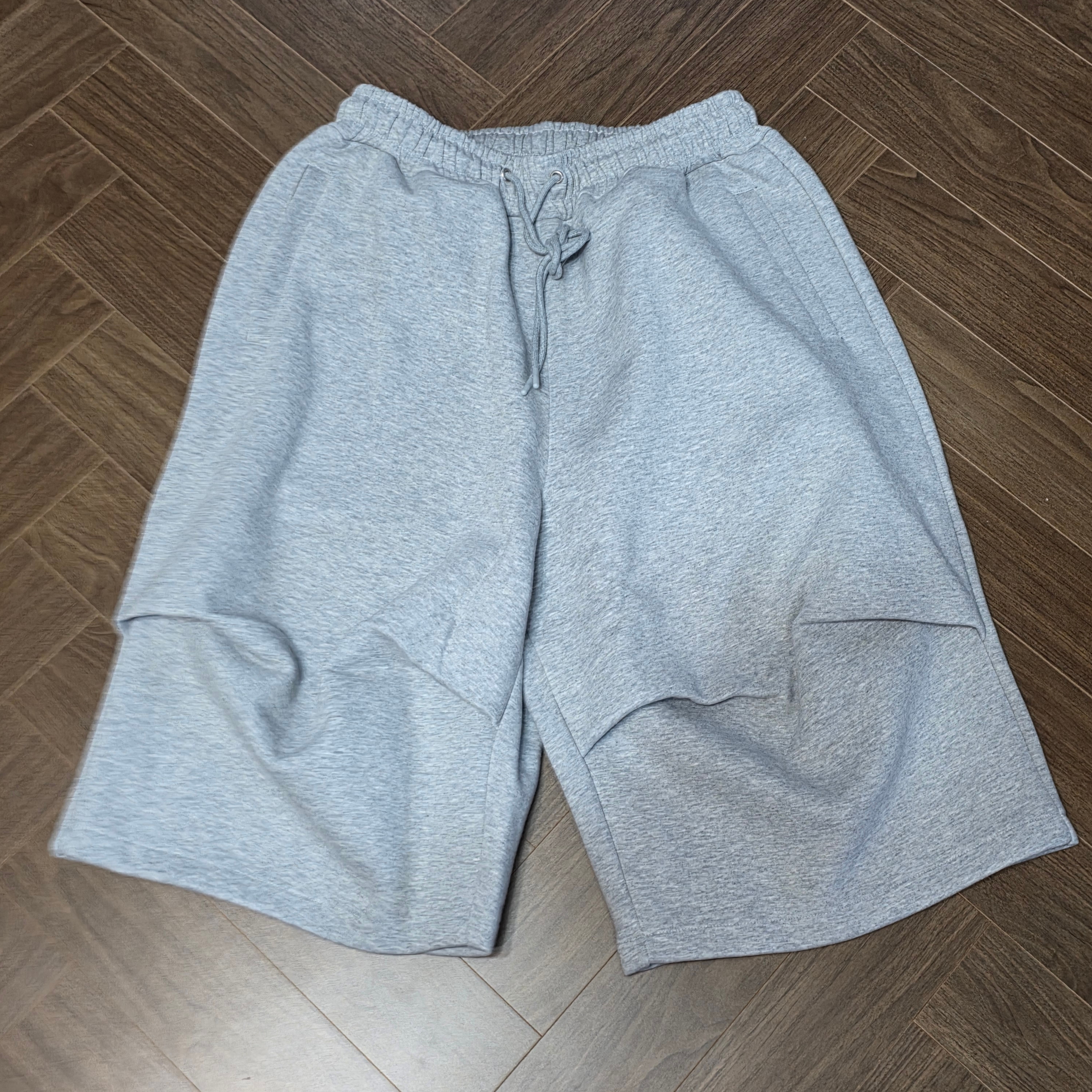 Nonnod Scuba Shorts Grey 착용 스타일