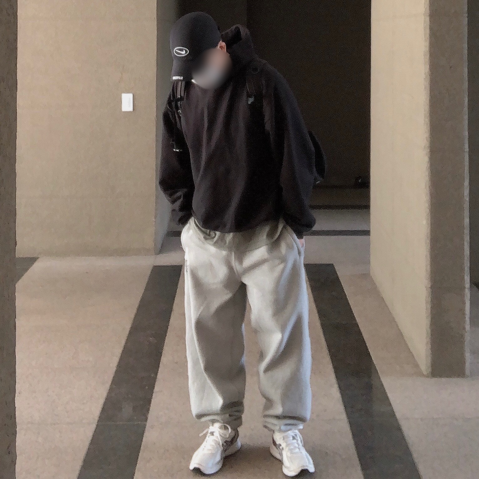 Nike x Stussy NRG Fleece Pants Dark Grey Heather (DO9340-063) 착용 스타일 - 2