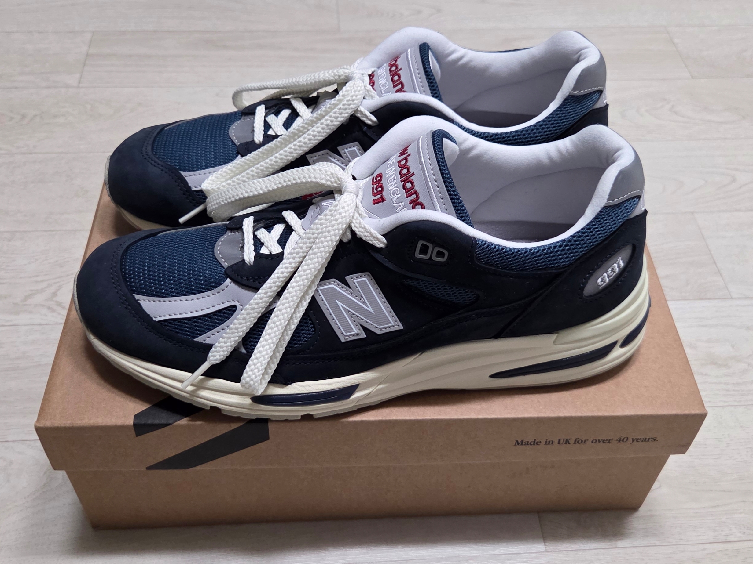 New Balance 992 Made in USA Core Grey Silver Metallic, New Balance 992 Made in USA Moonrock Mushroom 착용 스타일 - 6