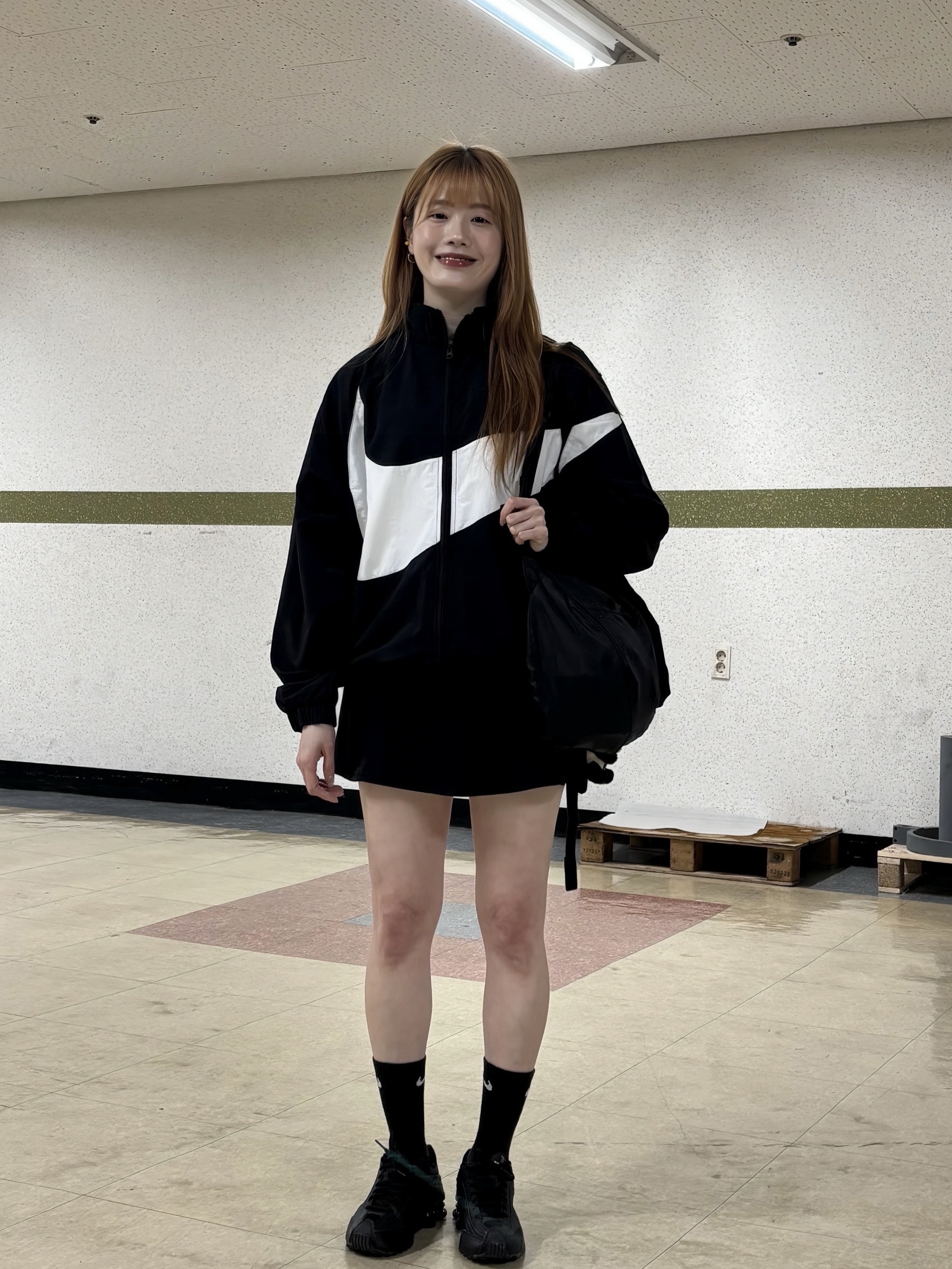 Mischief Lightweight Zip Around Backpack Black, (W) Nike Shox R4 Black 착용 스타일 - 1