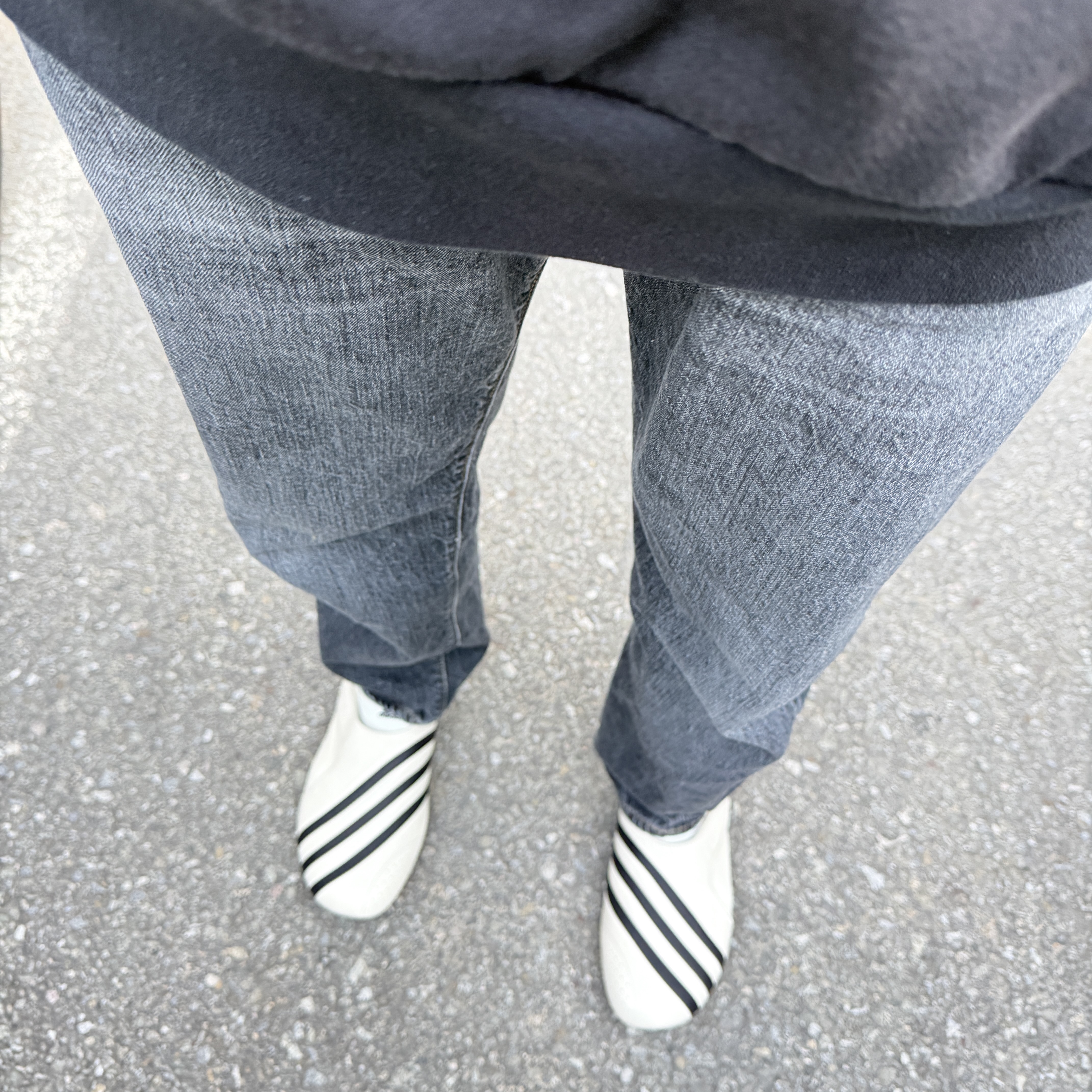 Adidas x Pharrell Williams Virginia Vario Flat Earther Supplier Color Core Black, Warehouse & Co. Lot 2nd-Hand 1101 Pants 31 Length Used Wash Black - Korea Exclusive 착용 스타일