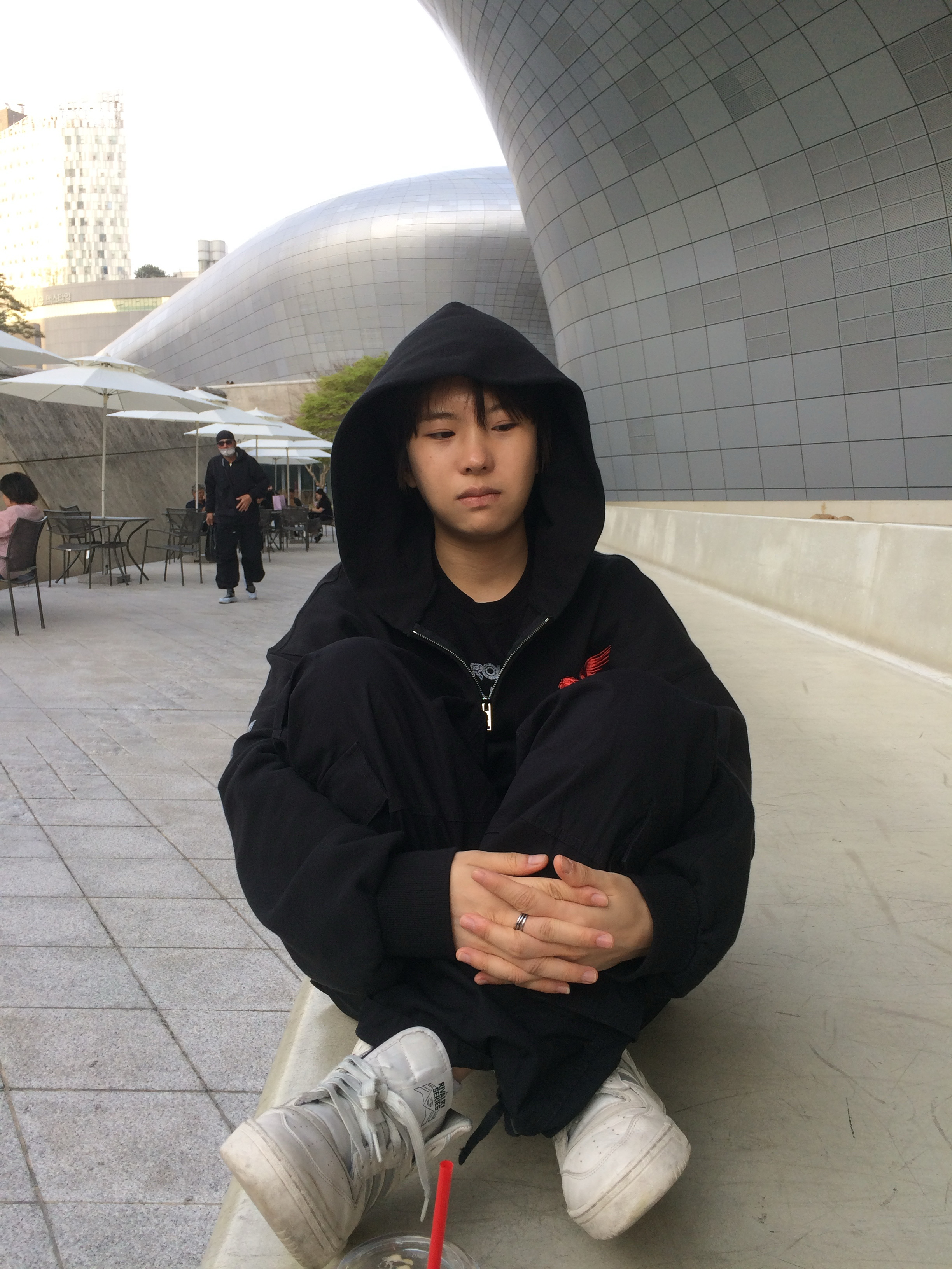 PACOSPLY Falling Angel Zip Up Hoodie Black, Adidas Rivalry High Consortium Chalk White 착용 스타일 - 4