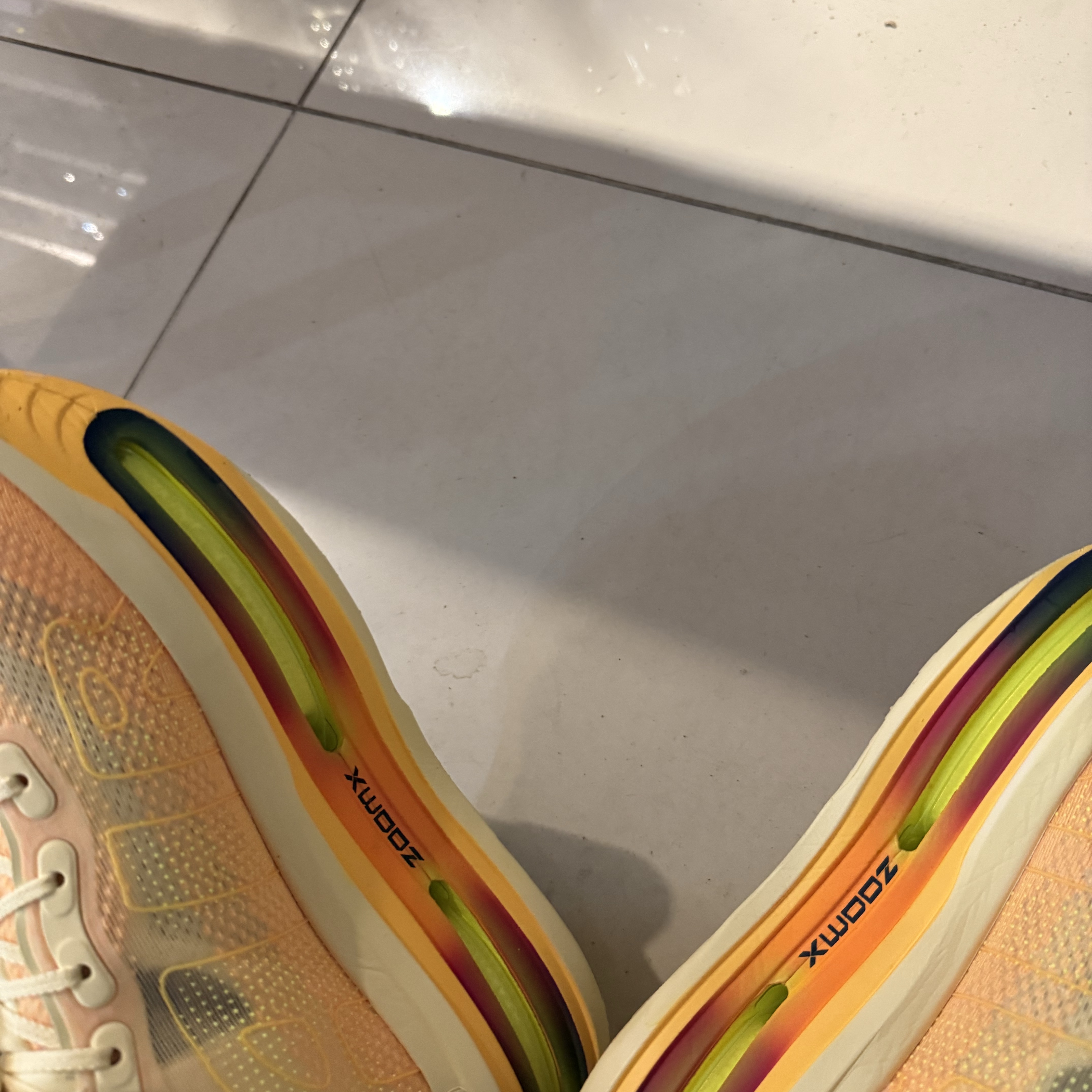 Nike Vomero Premium Alabaster Blue Void 착용 스타일