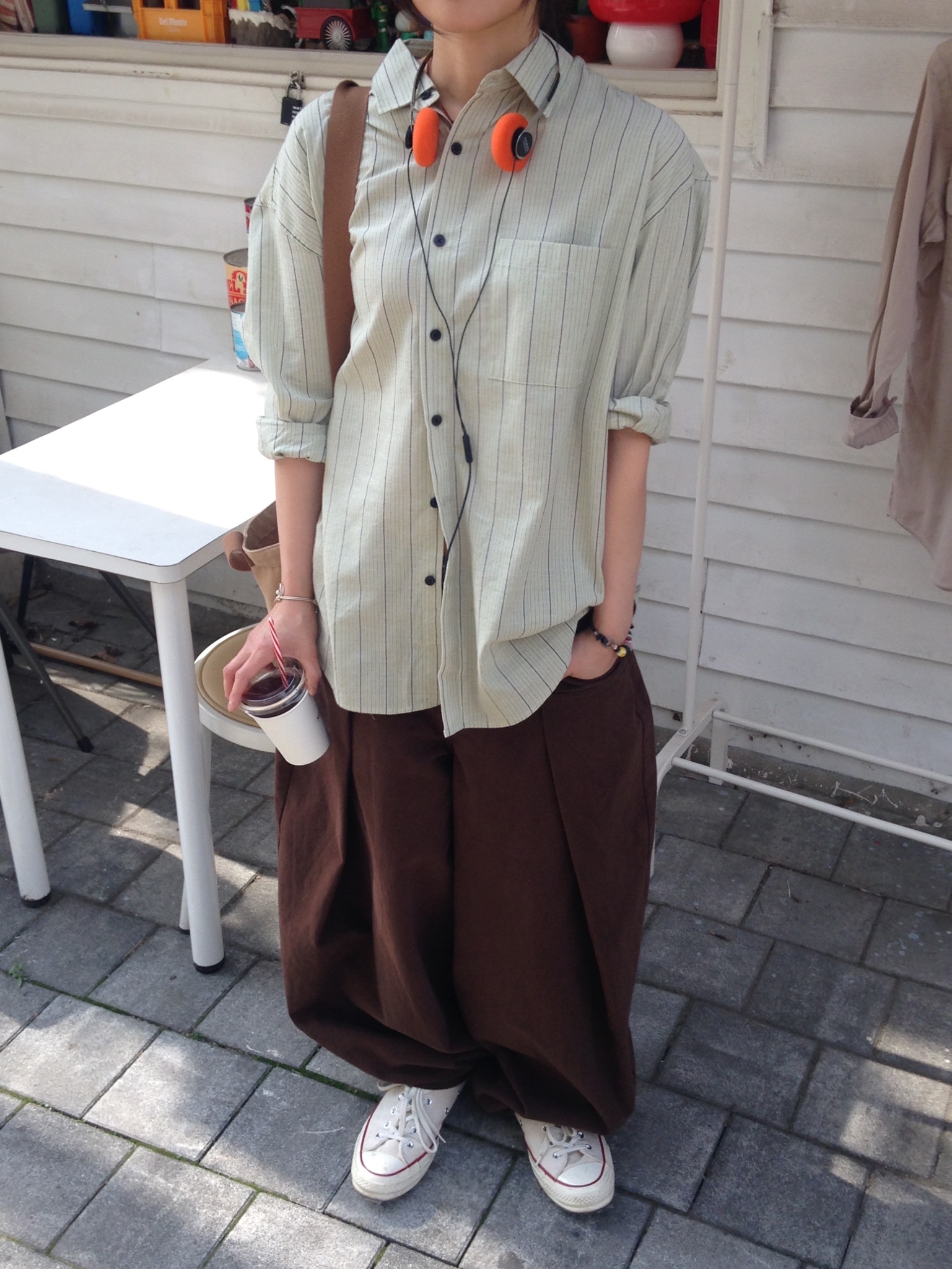 Koss x Retrospekt P/21 Retro Headphones Silver, Towtow.archive Maui Leather Bracelet Brown 착용 스타일 - 3