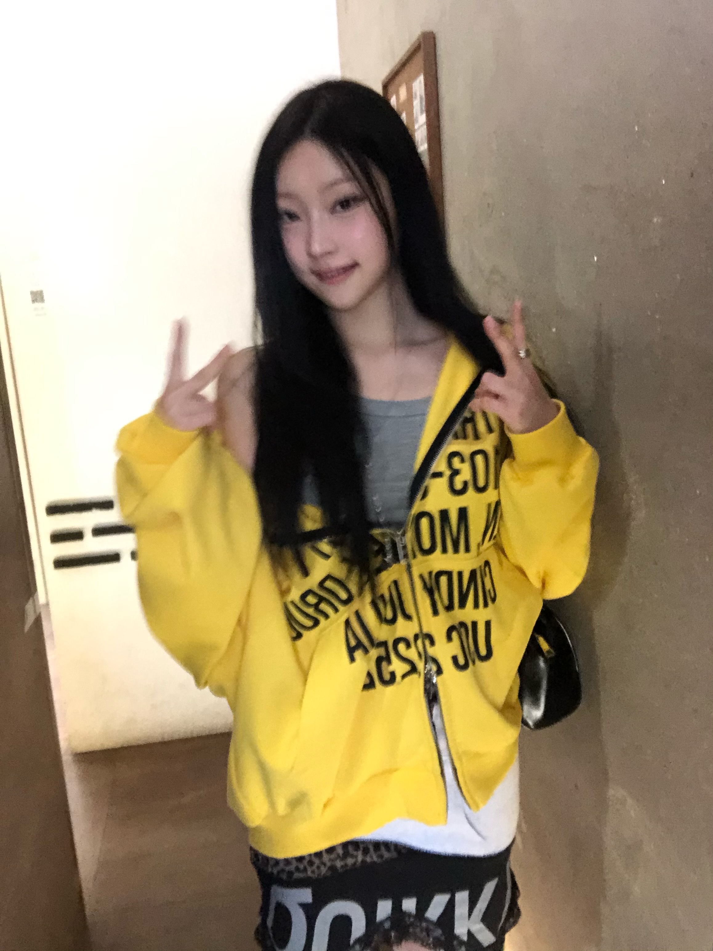 PACOSPLY Tracy Zip Up Hoodie Yellow 착용 스타일 - 5